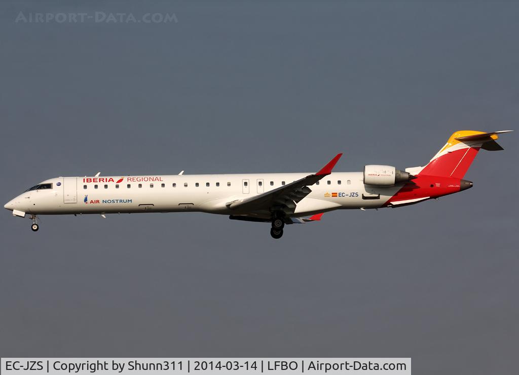 EC-JZS, 2007 Bombardier CRJ-900 (CL-600-2D24) C/N 15111, Landing rwy 32L in new Iberia c/s