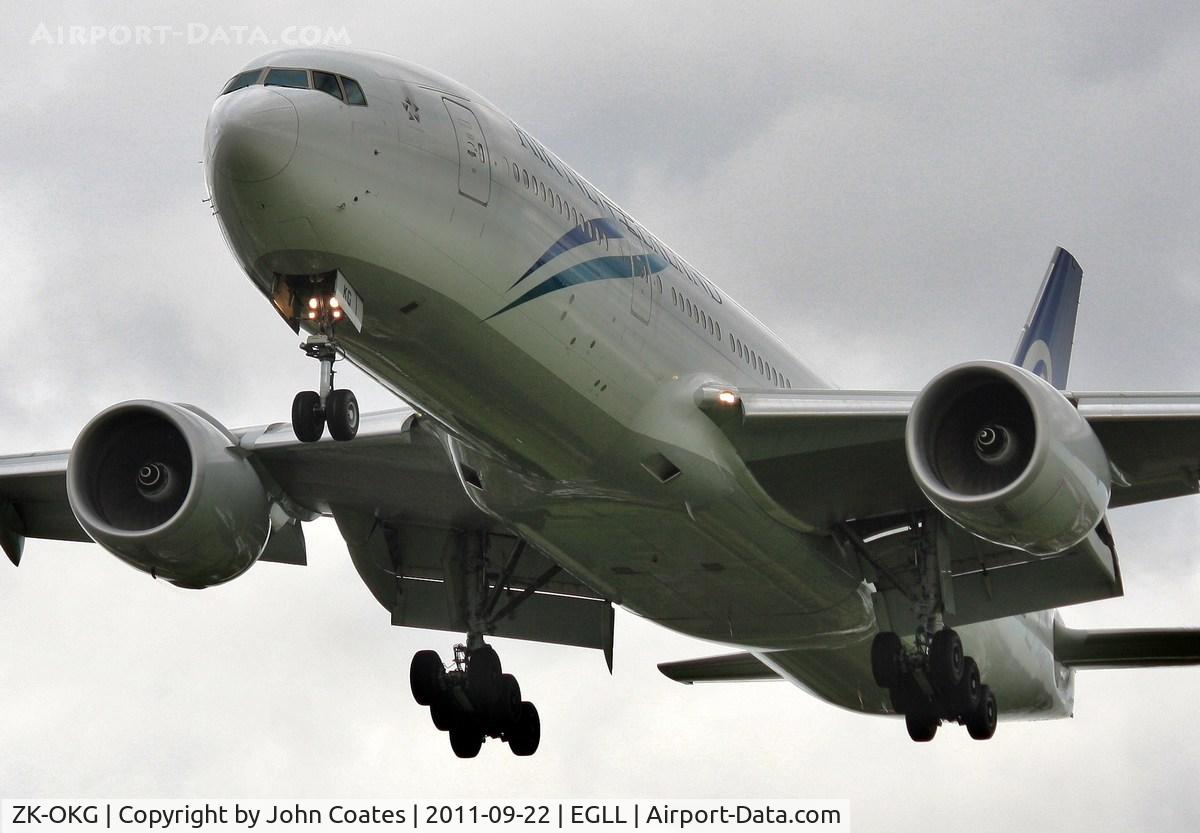 ZK-OKG, 2006 Boeing 777-219 C/N 29403, Finals to 26L