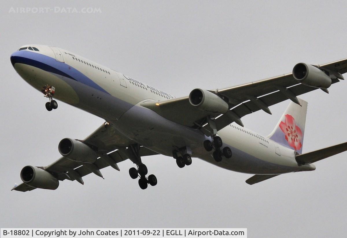 B-18802, 2001 Airbus A340-313X C/N 406, Close up at Myrtle Green