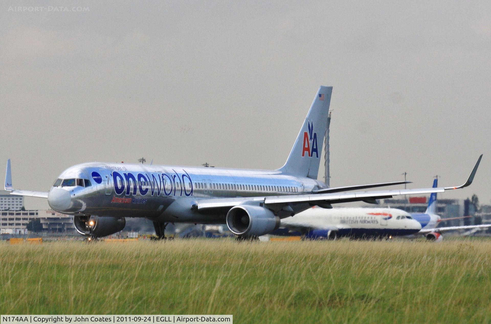 N174AA, 2002 Boeing 757-223 C/N 31308, Taxiing to 27L