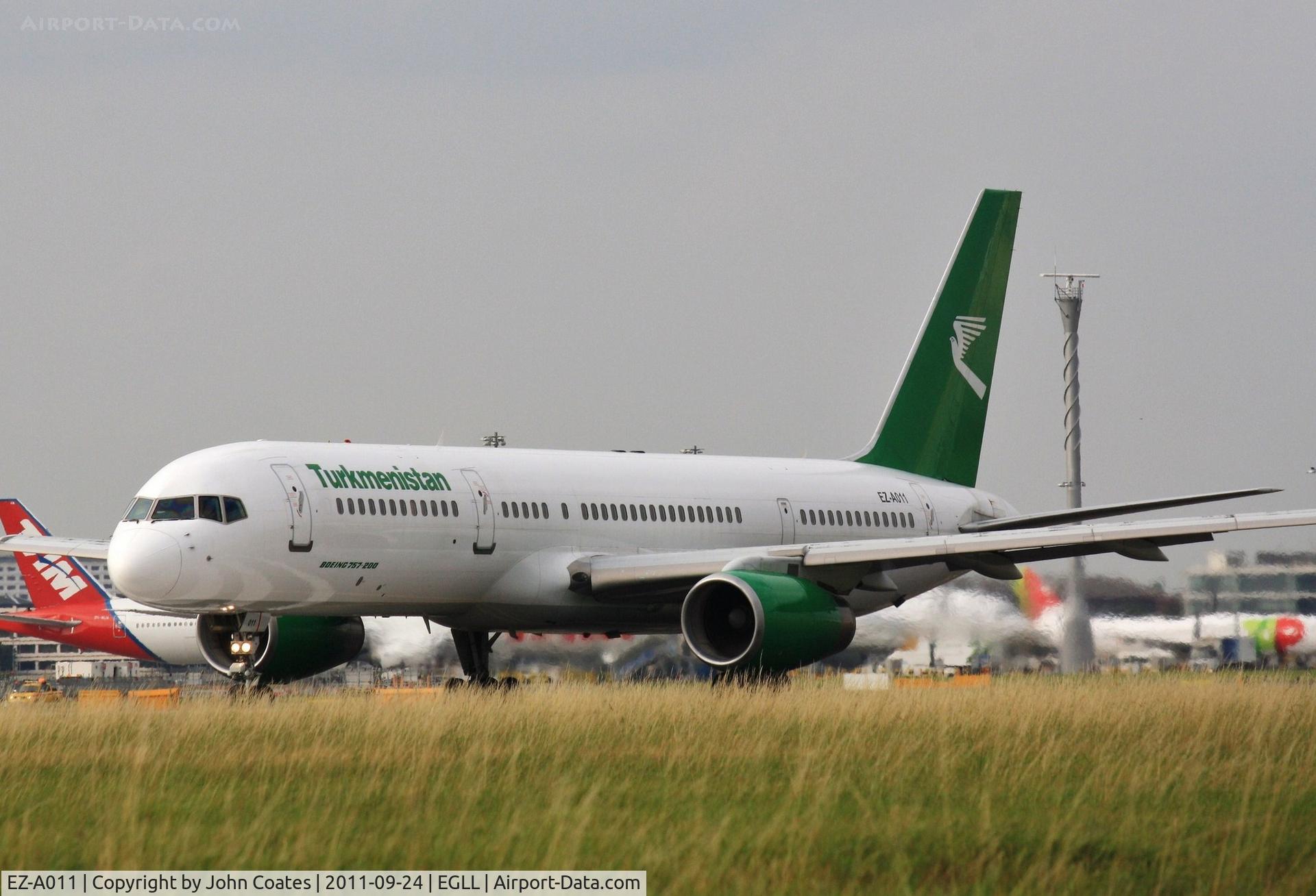 EZ-A011, 1996 Boeing 757-22K C/N 28336, Entering 27L