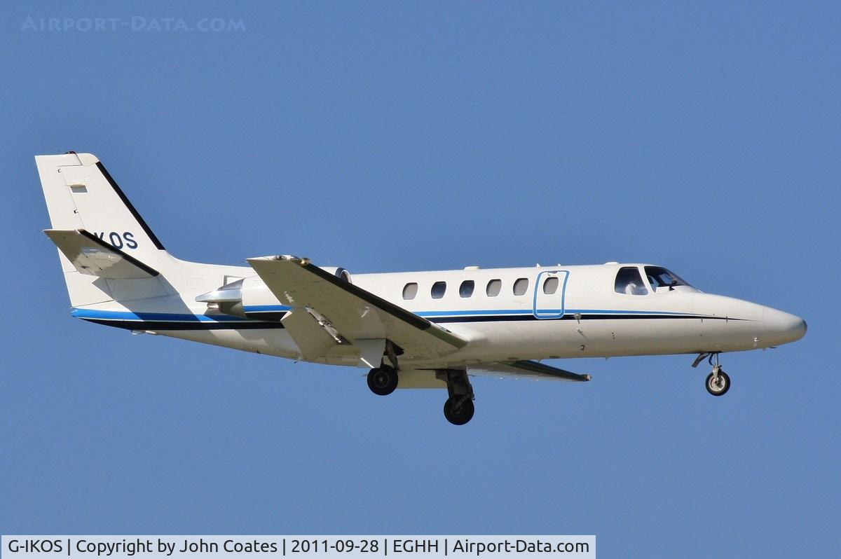 G-IKOS, 2001 Cessna 550 Citation Bravo C/N 550-0957, Finals to 08
