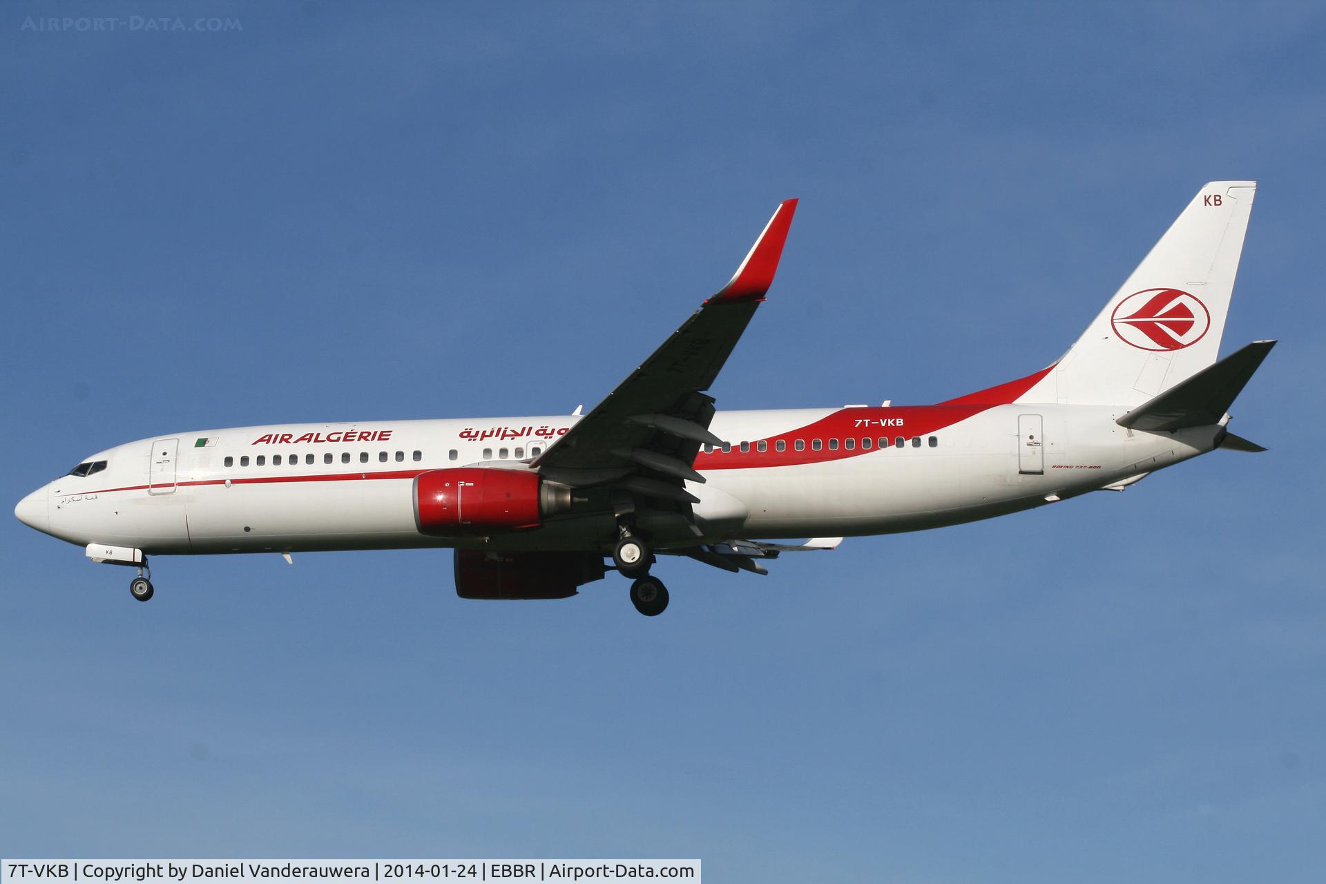 7T-VKB, 2005 Boeing 737-8D6 C/N 34165, Arrival of flight AH2060  to RWY 25L