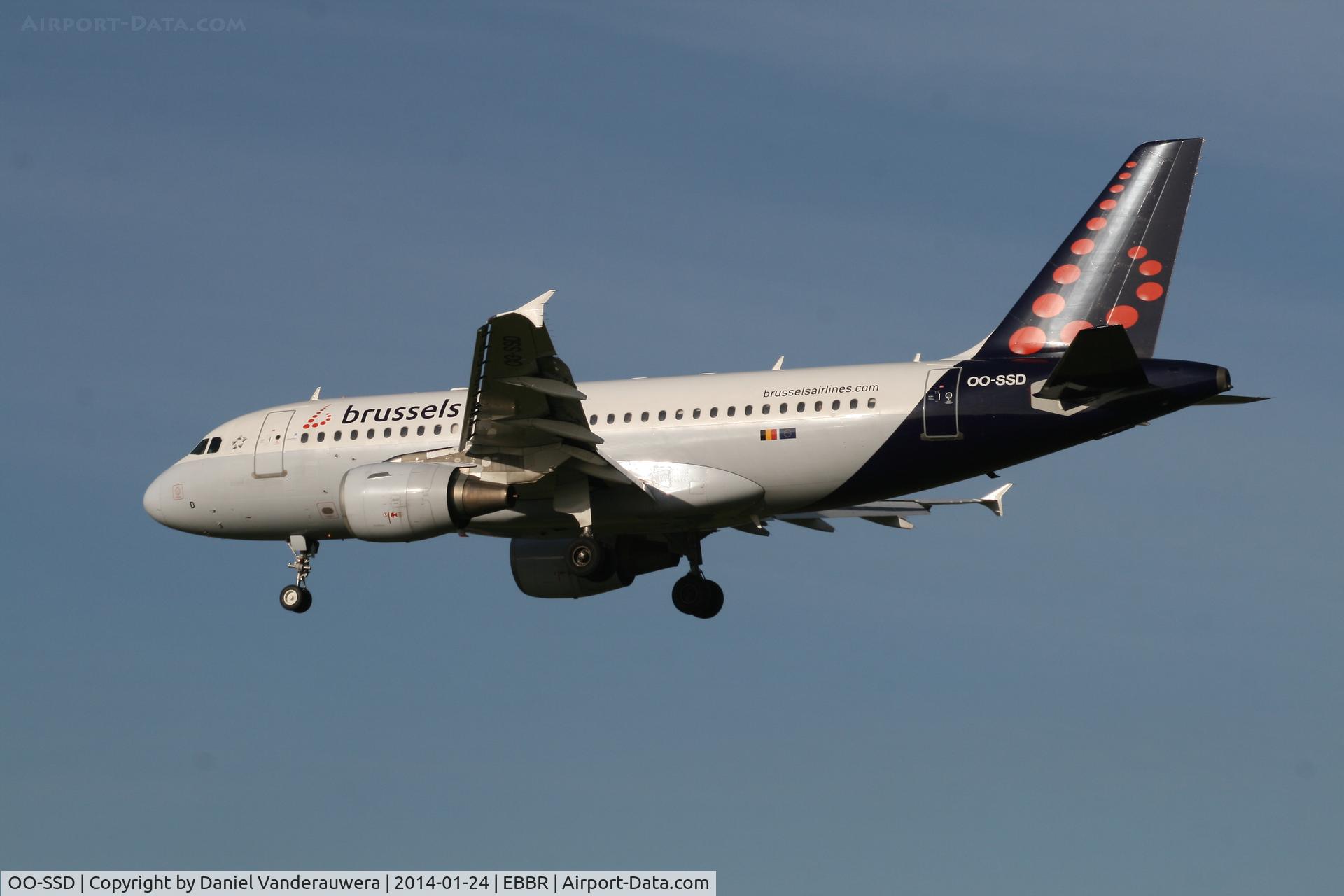 OO-SSD, 1999 Airbus A319-112 C/N 1102, Descending to RWY 25L