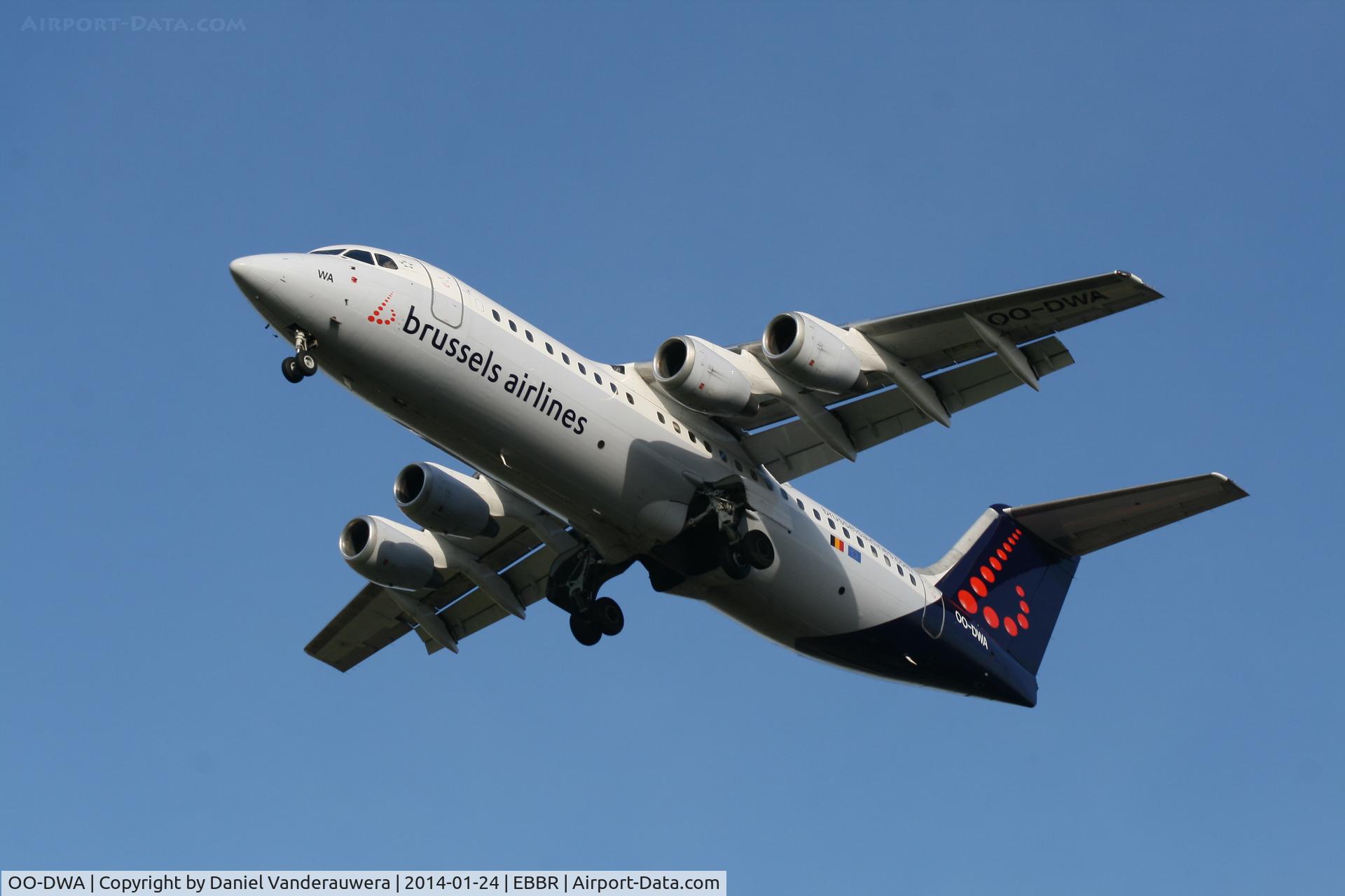 OO-DWA, 1997 British Aerospace Avro 146-RJ100 C/N E3308, Arrival to RWY 25R