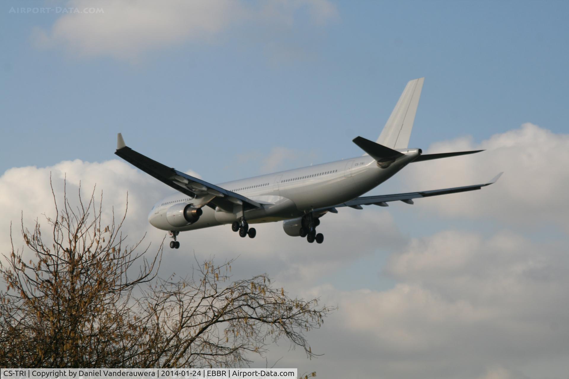 CS-TRI, 1996 Airbus A330-322 C/N 120, Descending to RWY 25R