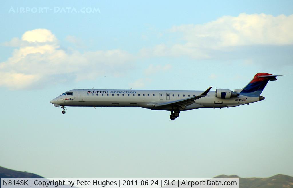 N814SK, 2006 Bombardier CRJ-900ER (CL-600-2D24) C/N 15100, N814SK CRJ900 finals for Salt Lake City, UT