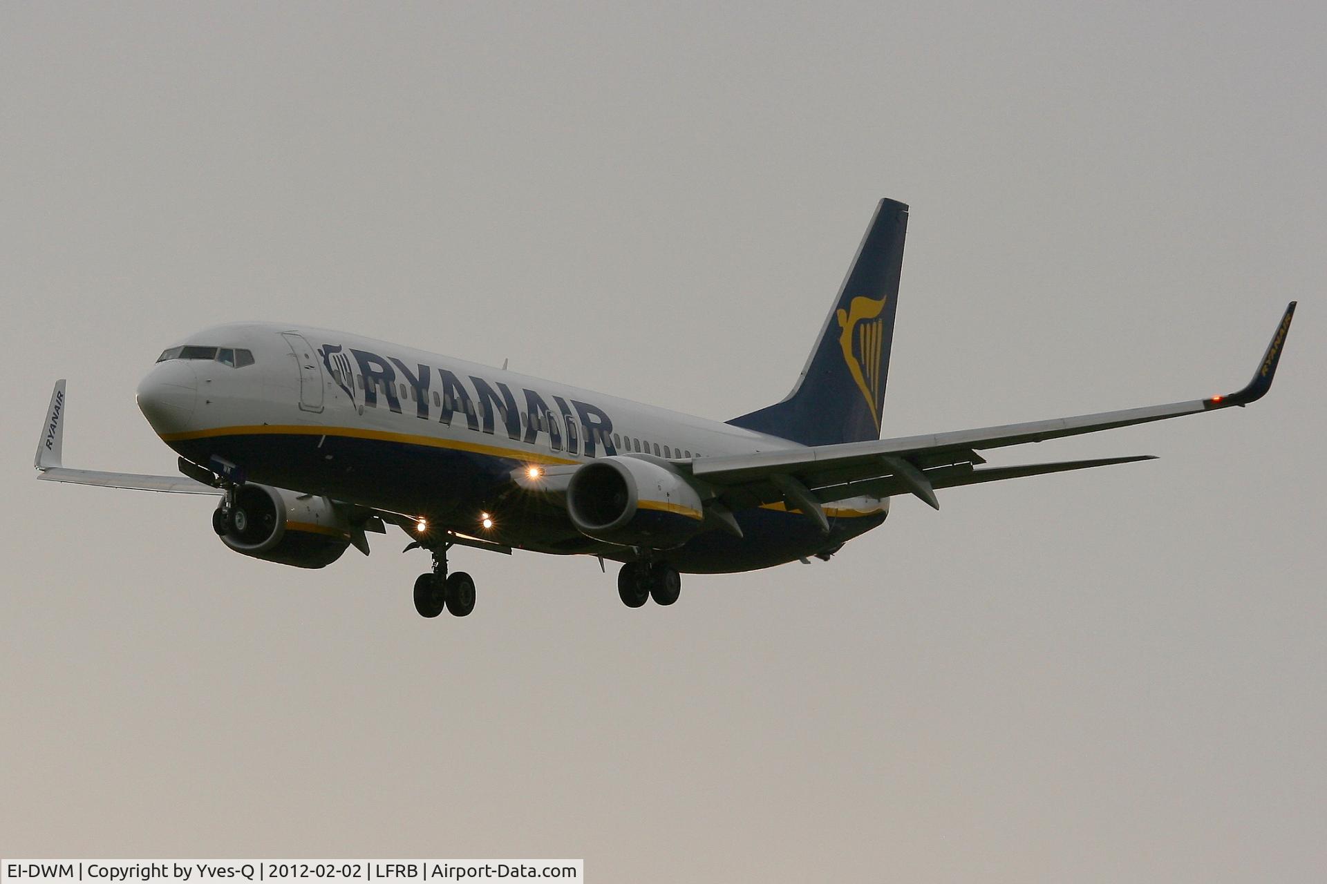 EI-DWM, 2007 Boeing 737-8AS C/N 36080, Boeing 737-8AS(WL), Short approach rwy 25L, Brest-Bretagne Airport (LFRB-BES)