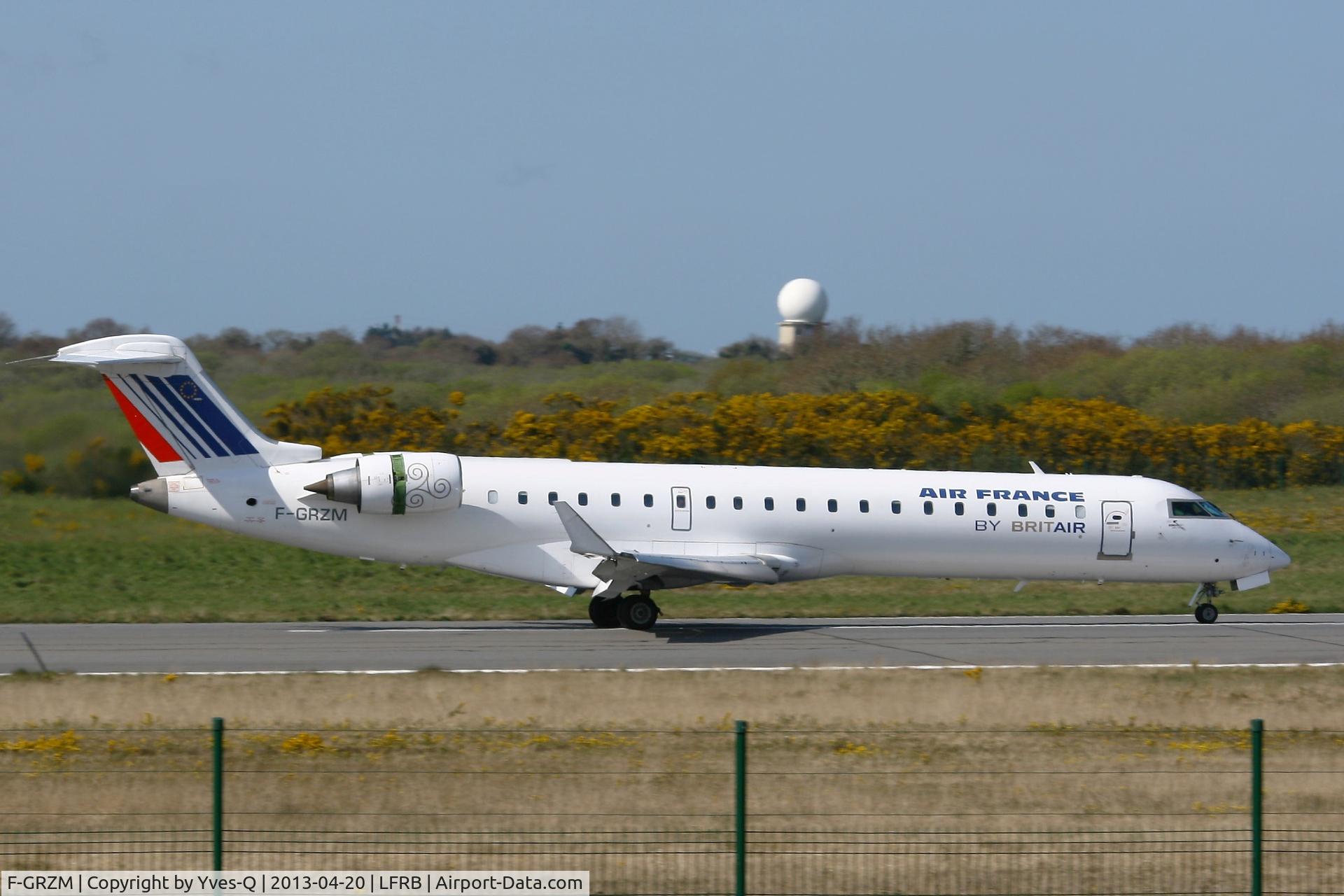 F-GRZM, Canadair CRJ-700 (CL-600-2C10) Regional Jet C/N 10263, Canadair Regional Jet CRJ-700, Landing rwy 07R, Brest-Guipavas Airport (LFRB-BES)