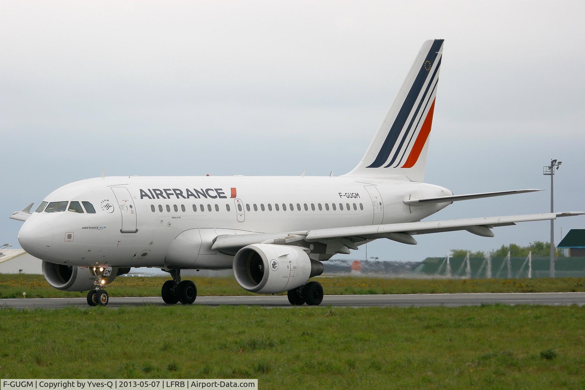 F-GUGM, 2006 Airbus A318-111 C/N 2750, Airbus A318-111, Taxiing to holding point rwy 25L, Brest-Guipavas Airport (LFRB-BES)