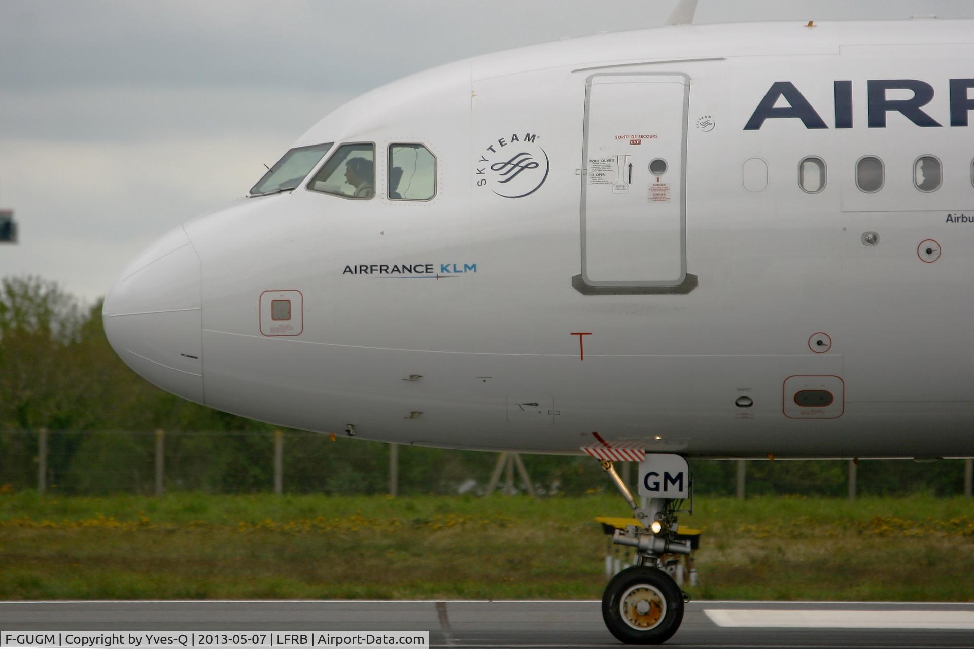 F-GUGM, 2006 Airbus A318-111 C/N 2750, Airbus A318-111, Taxiing to holding point rwy 25L, Brest-Guipavas Airport (LFRB-BES)