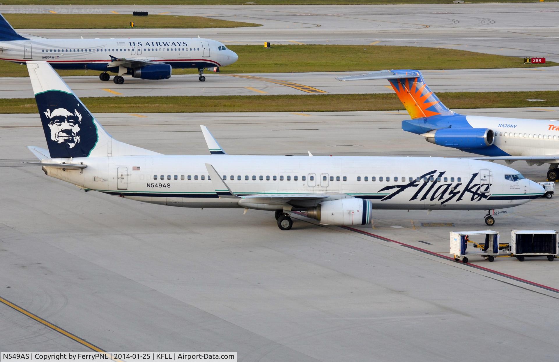 N549AS, 2005 Boeing 737-8FH C/N 30824, Alaska B738 arriving at its gate.