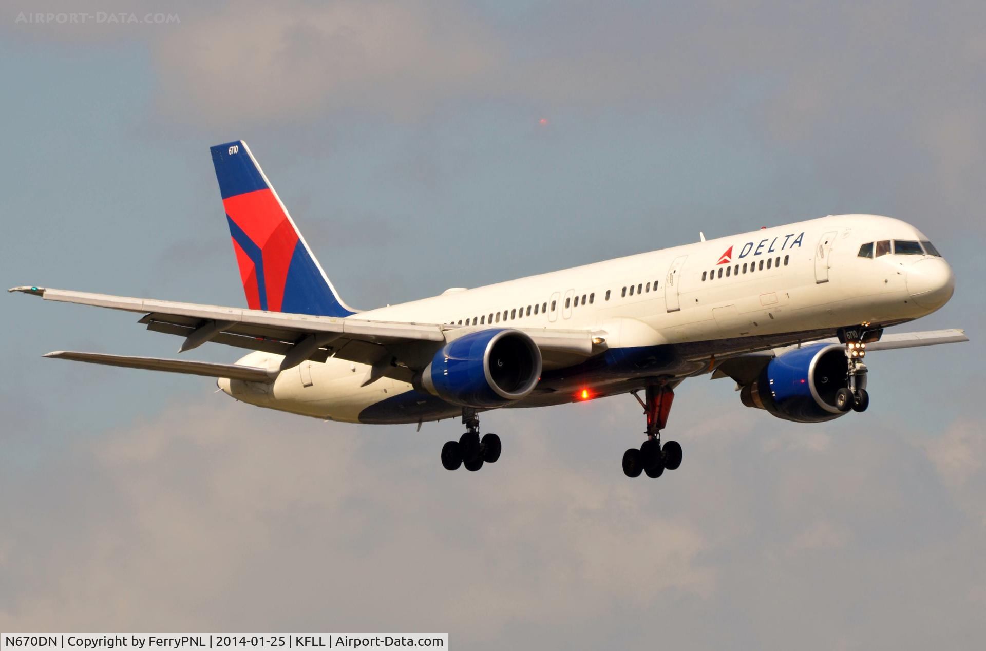 N670DN, 1992 Boeing 757-232 C/N 25331, Delta B752 landing