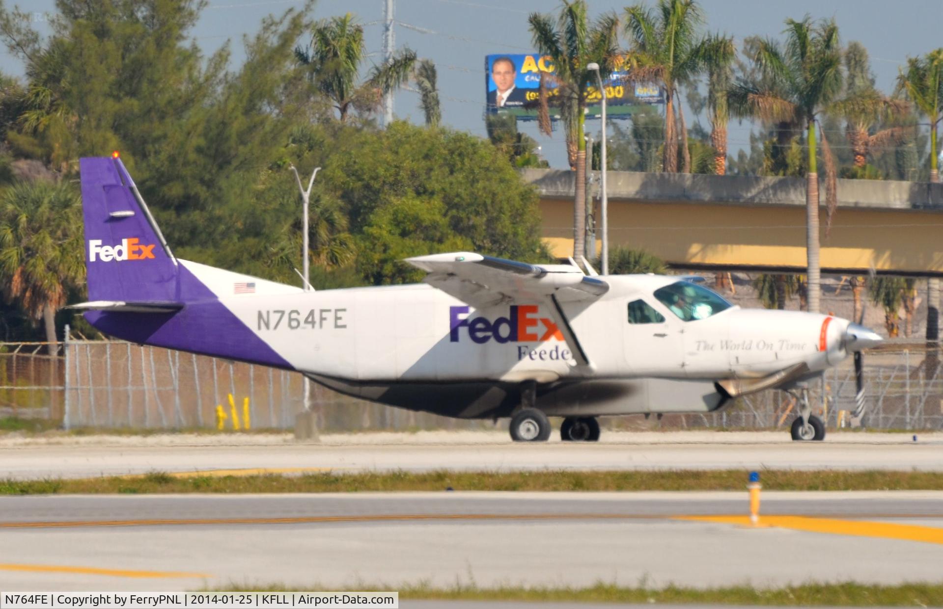 N764FE, 1991 Cessna 208B Super Cargomaster C/N 208B0258, Fedex Ce208 departing FLL