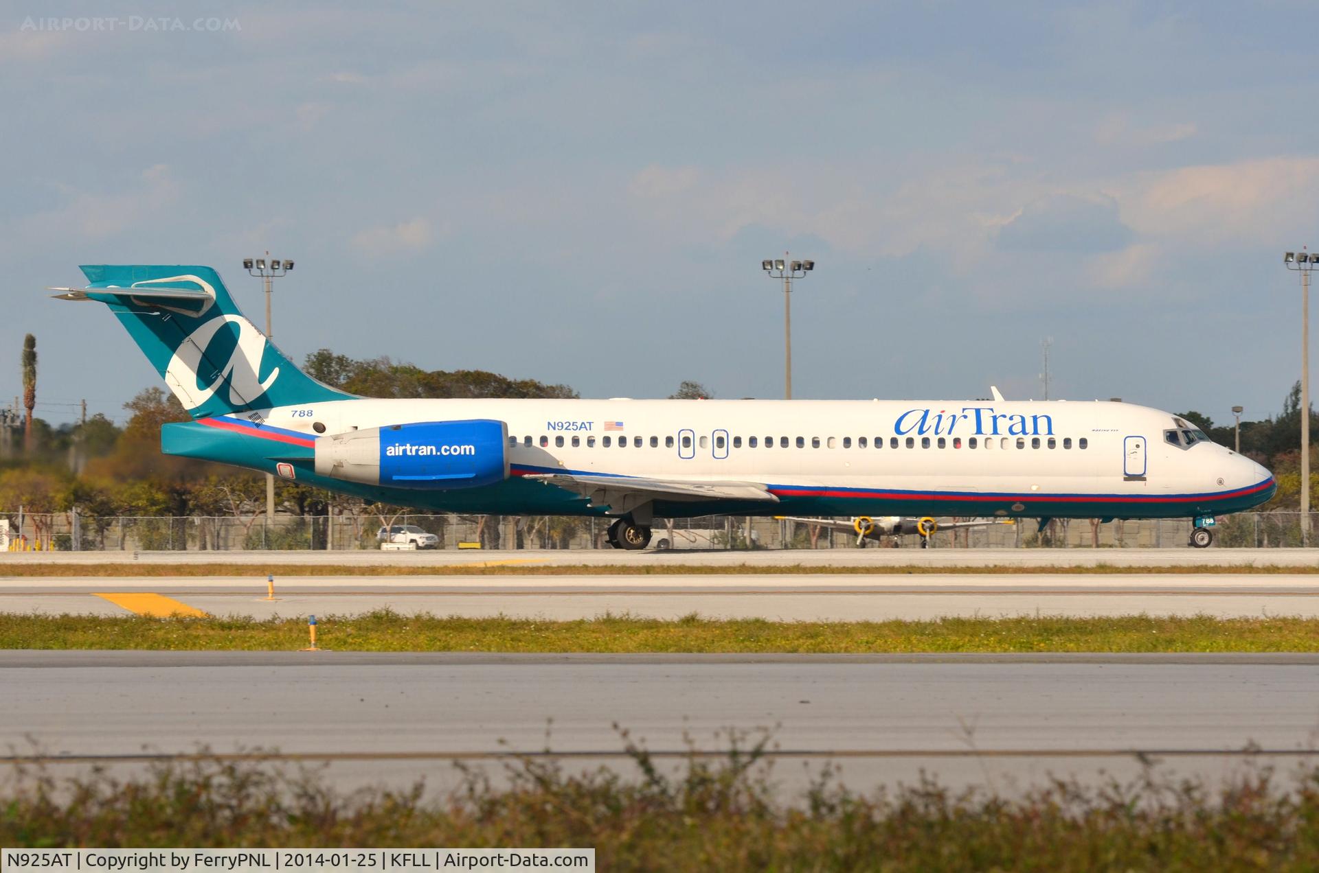 N925AT, 2000 Boeing 717-200 C/N 55079, Airtran B717 departing FLL