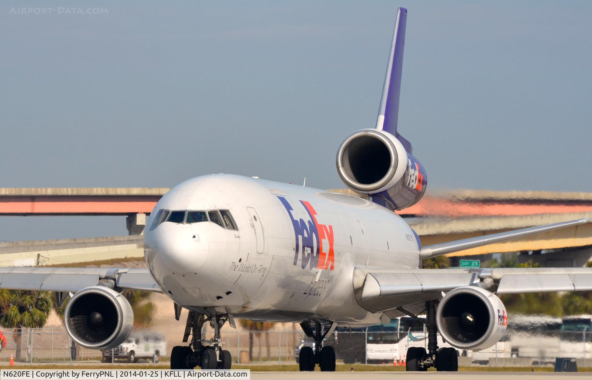 N620FE, 1999 McDonnell Douglas MD-11F C/N 48791, Fedex MD11F lining-up