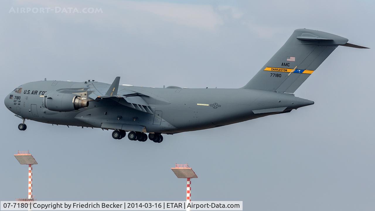 07-7180, 2008 Boeing C-17A Globemaster III C/N P-180, on final RW27