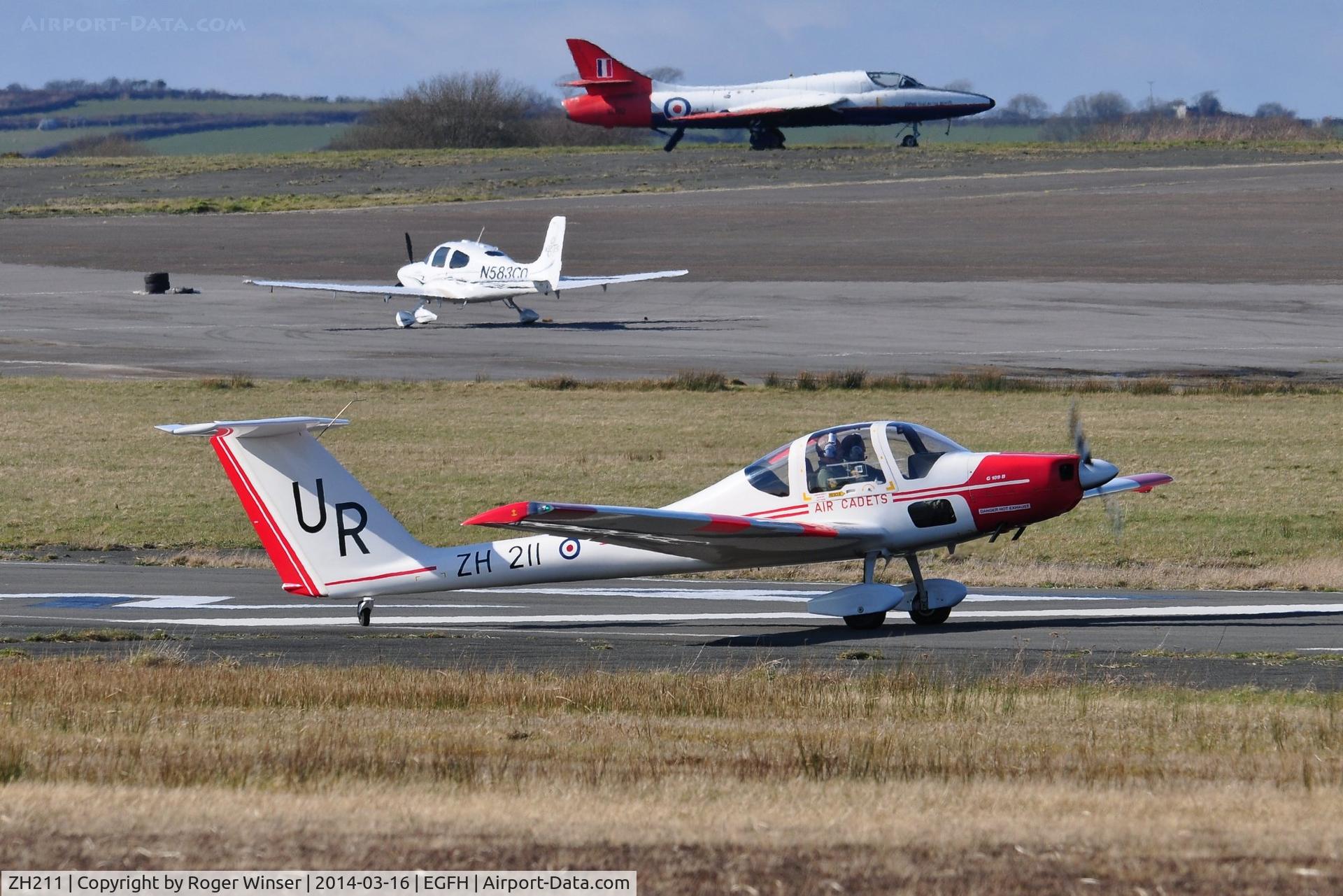 ZH211, Grob G-109B Vigilant T1 C/N 6557, Resident Vigilant motor glider coded UR of 636 VGS getting ready to depart Runway 28.