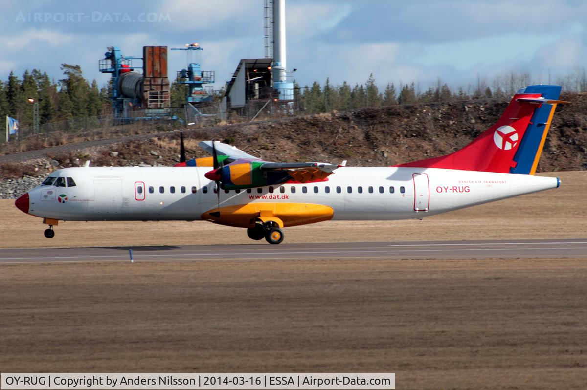 OY-RUG, 1998 ATR 72-202 C/N 509, Crosswind landing runway 01L.