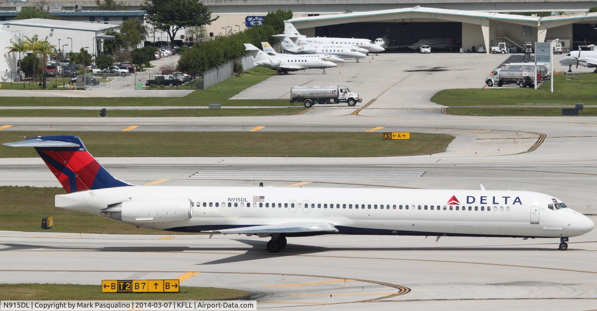 N915DL, 1988 McDonnell Douglas MD-88 C/N 49546, MD-88