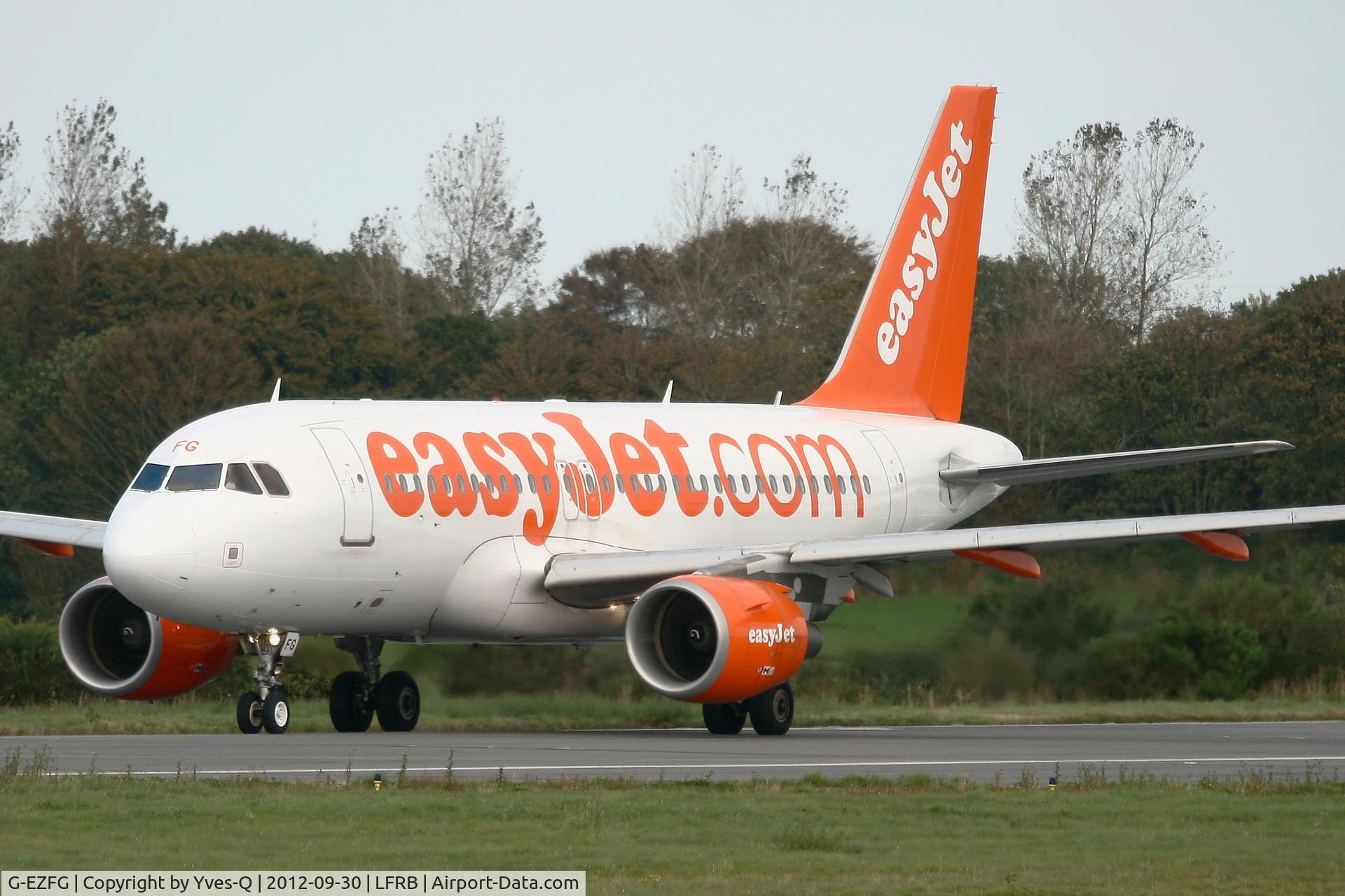 G-EZFG, 2009 Airbus A319-111 C/N 3845, Airbus A319-111, Holding point rwy 25L, Brest-Guipavas Airport 5LFRB-BES)