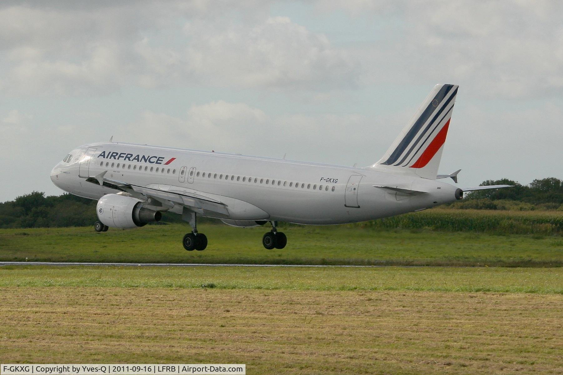 F-GKXG, 2002 Airbus A320-214 C/N 1894, Airbus A320-214, Landing rwy 25L, Brest-Guipavas Airport 5LFRB-BES)