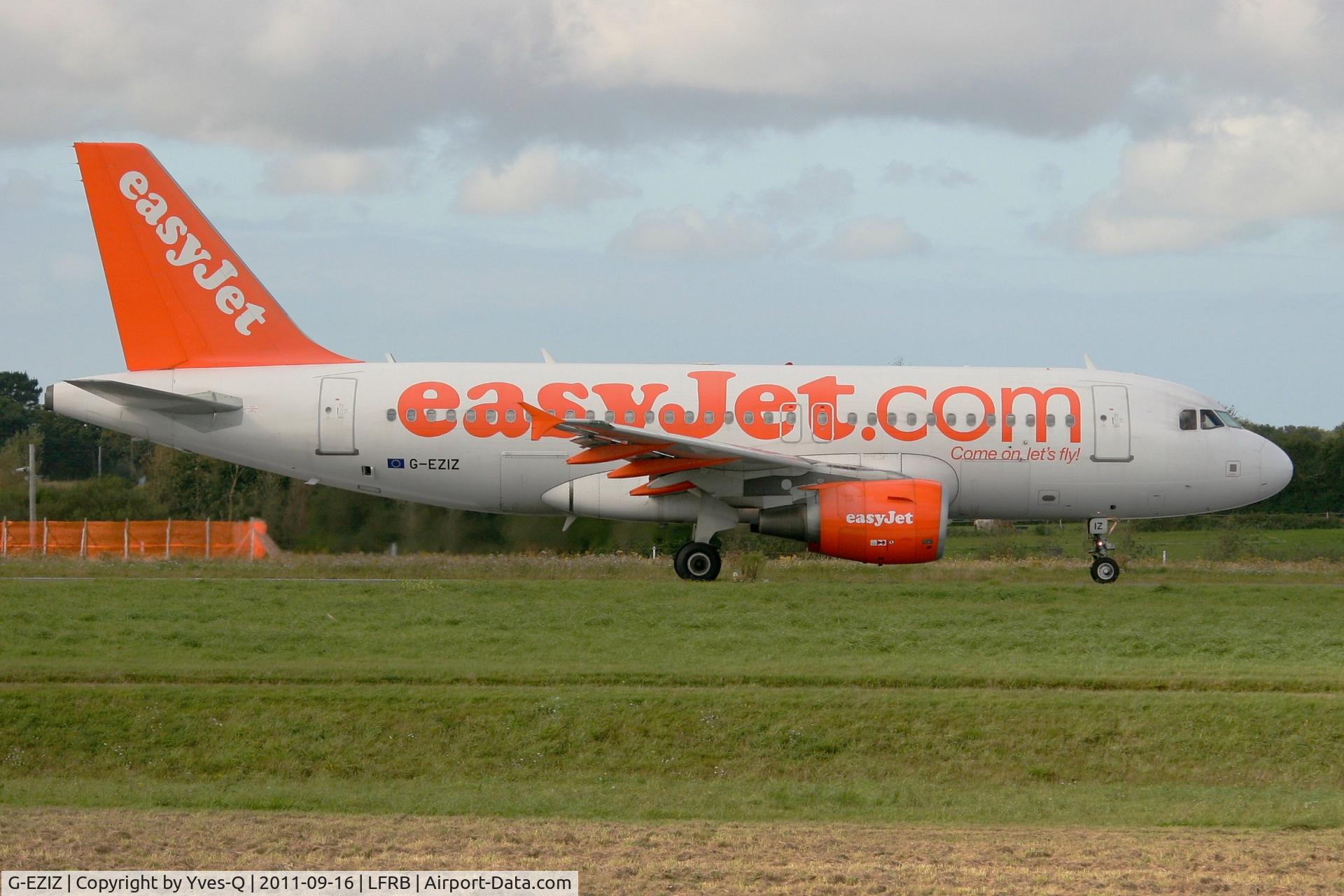 G-EZIZ, 2005 Airbus A319-111 C/N 2646, Airbus A319-111, Taxiing to holding point rwy 25L, Brest-Guipavas Airport (LFRB-BES)