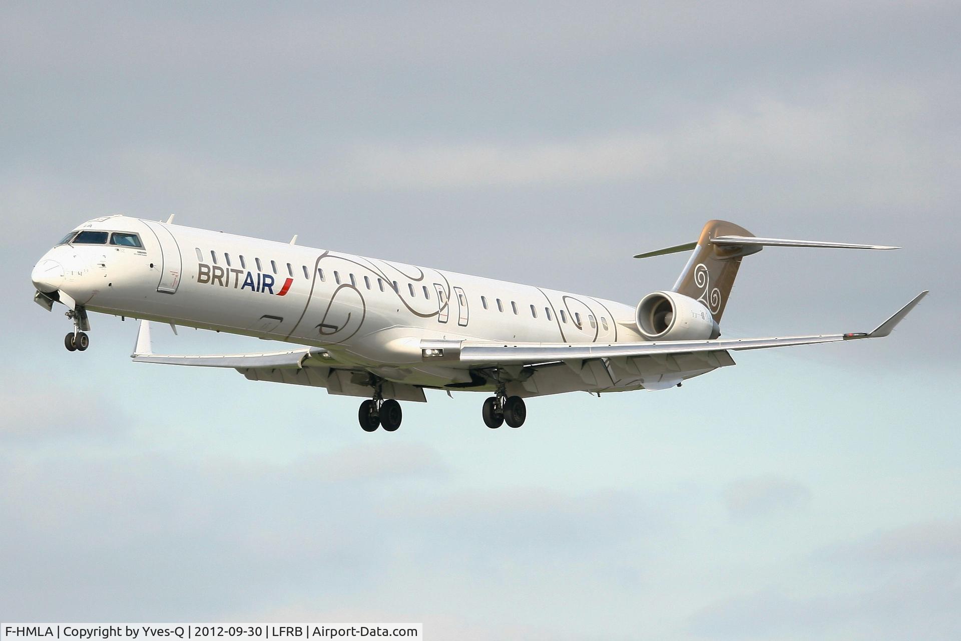 F-HMLA, 2010 Bombardier CRJ-1000EL NG (CL-600-2E25) C/N 19004, Canadair Regional Jet CRJ-1000, Short approach rwy 25L, Brest-Guipavas Airport (LFRB-BES)