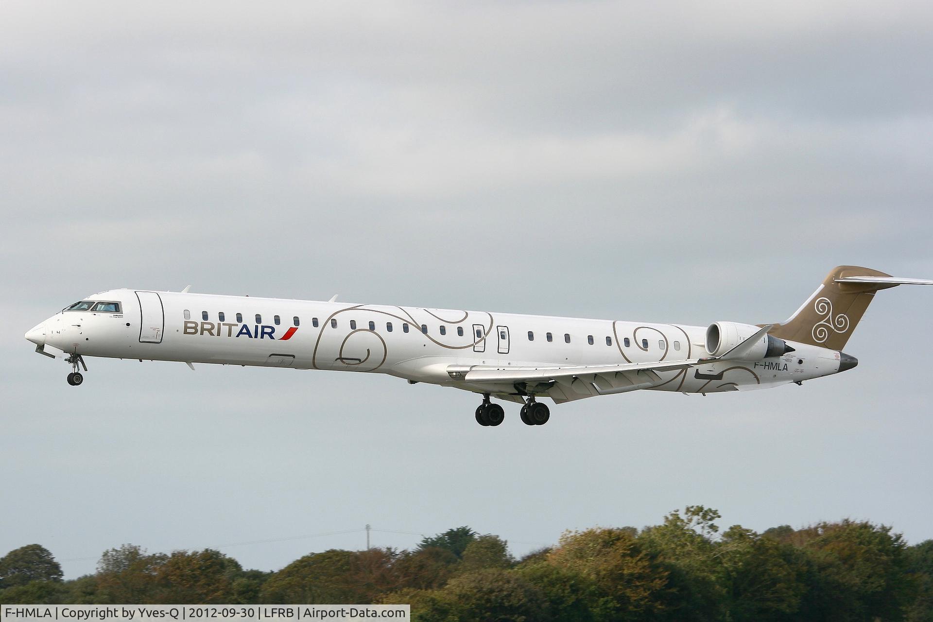 F-HMLA, 2010 Bombardier CRJ-1000EL NG (CL-600-2E25) C/N 19004, Canadair Regional Jet CRJ-1000, Short approach rwy 25L, Brest-Guipavas Airport (LFRB-BES)