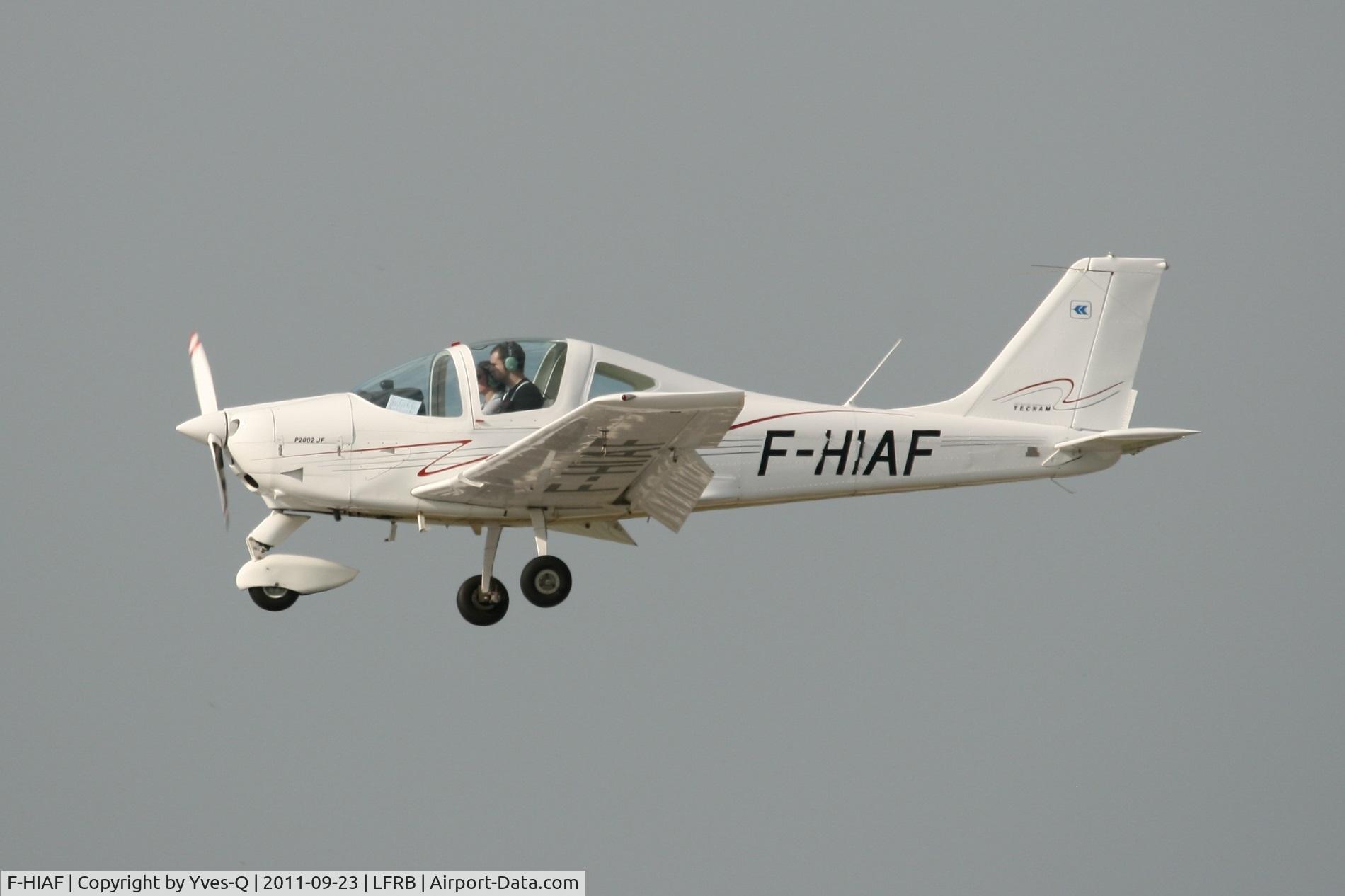 F-HIAF, Tecnam P-2002JF Sierra C/N Not Found F-HIAF, Tecnam P2002 JF, Short approach rwy 25L, Brest-Guipavas Airport (LFRB-BES)