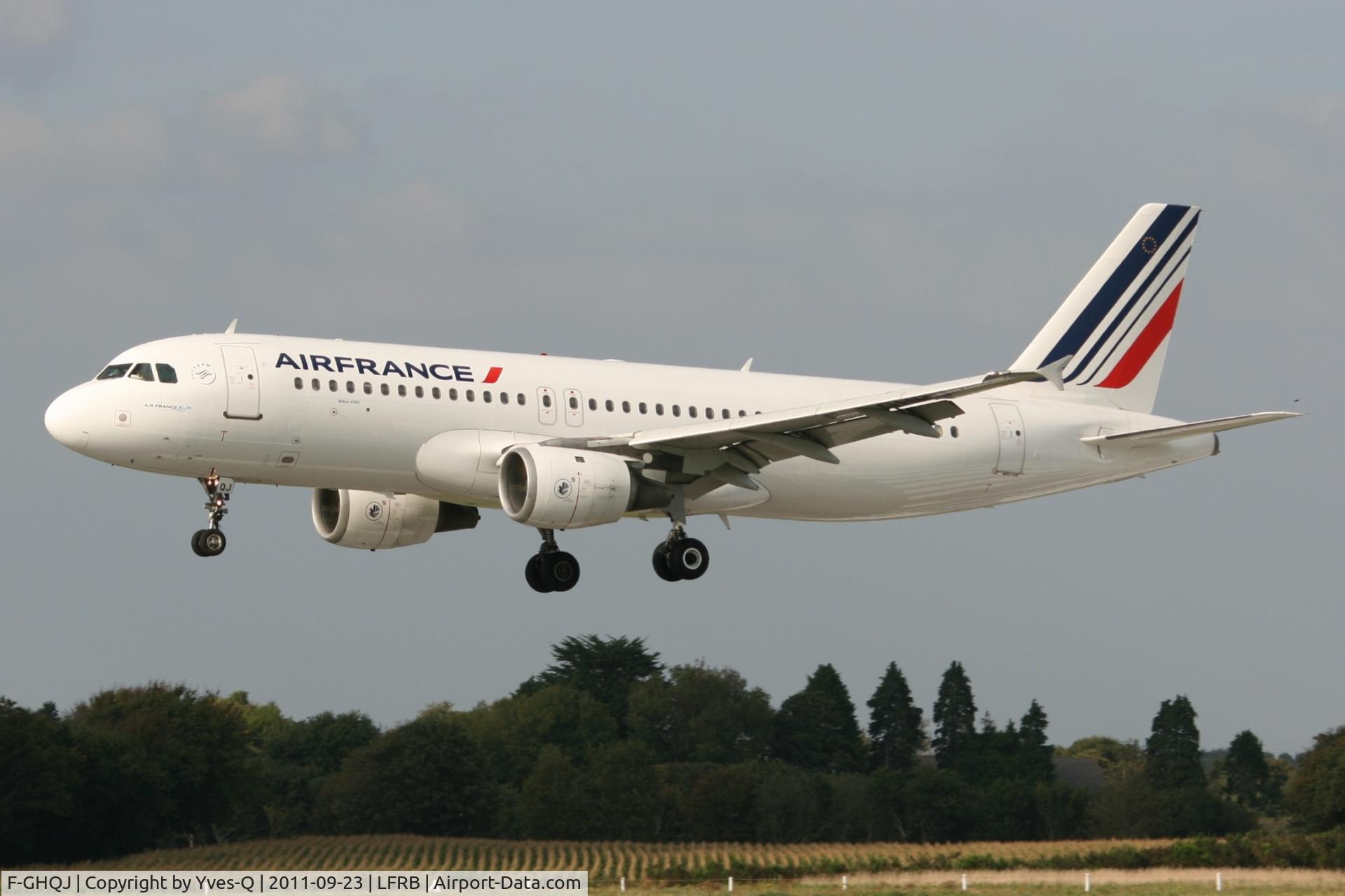 F-GHQJ, 1991 Airbus A320-211 C/N 0214, Airbus A320-211, On final rwy 25L, Brest-Guipavas Airport (LFRB-BES)