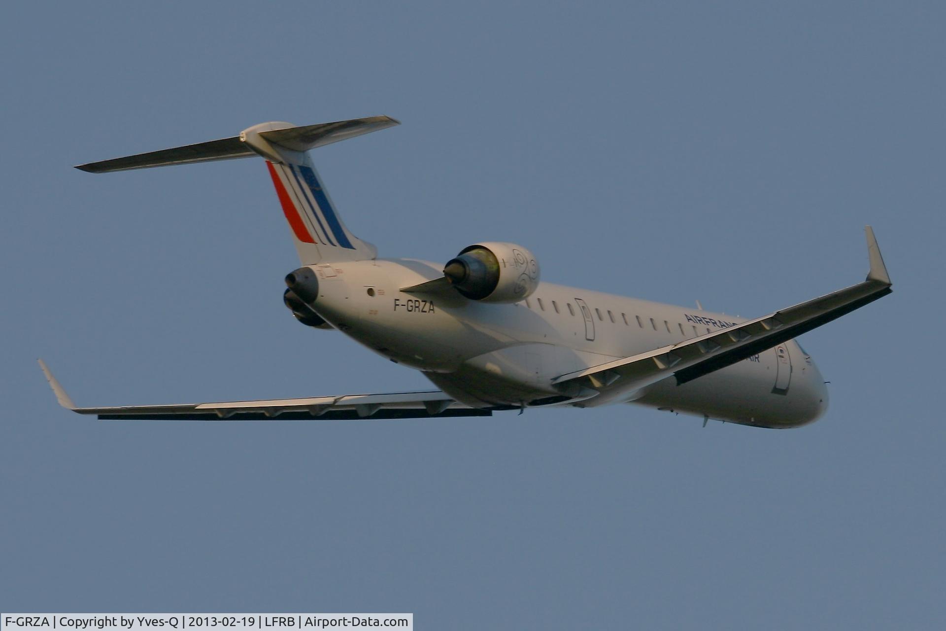 F-GRZA, 2000 Canadair CRJ-702 (CL-600-2C10) Regional Jet C/N 10006, Canadair Regional Jet CRJ-702, Take off rwy 07R, Brest-Guipavas Airport (LFRB-BES)