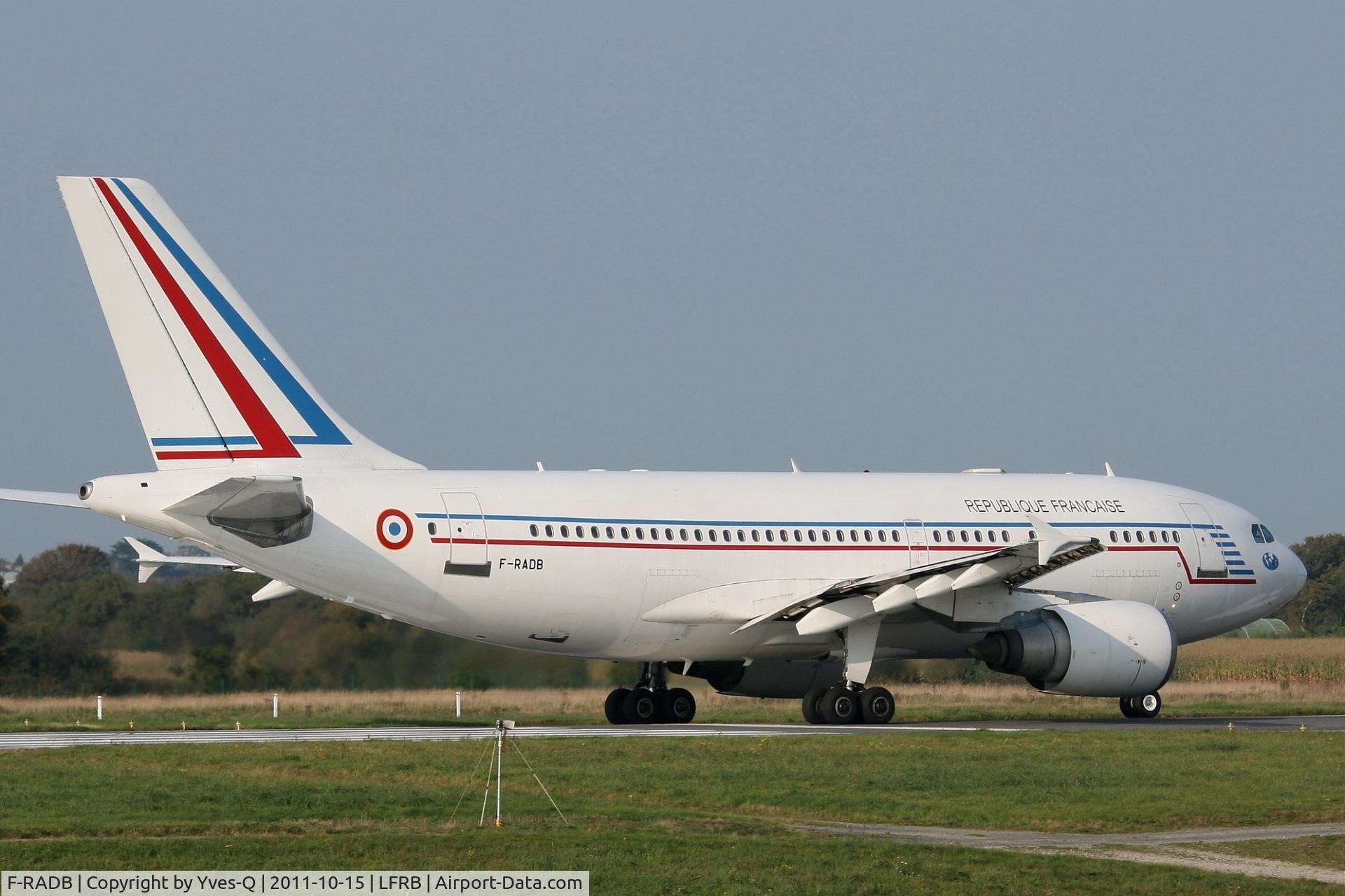 F-RADB, 1987 Airbus A310-304 C/N 422, Airbus A310-304, Taxiing to holding point rwy 25L, Brest-Guipavas Airport 5LFRB-BES)