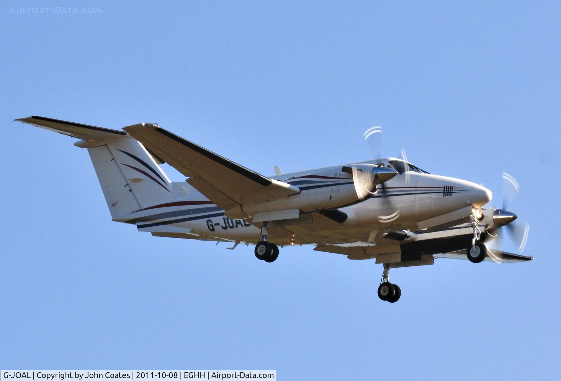 G-JOAL, 1983 Beech B200 King Air C/N BB-1158, Final approach