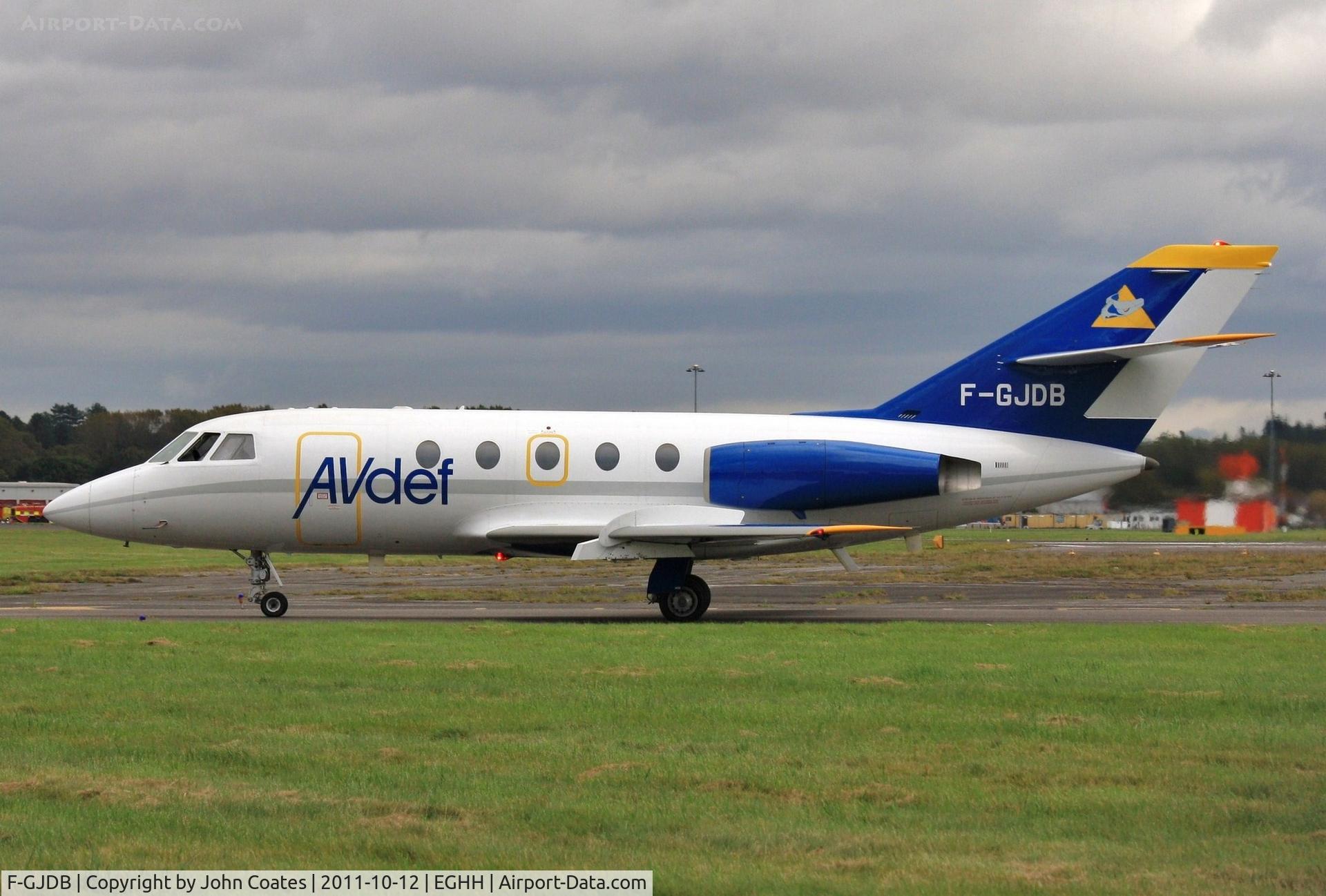 F-GJDB, 1967 Dassault Falcon 20 C/N 76, Taxiing to Cobham