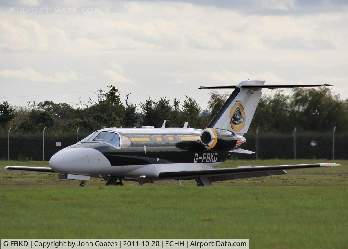 G-FBKD, 2010 Cessna 510 Citation Mustang Citation Mustang C/N 510-0346, Exiting 26