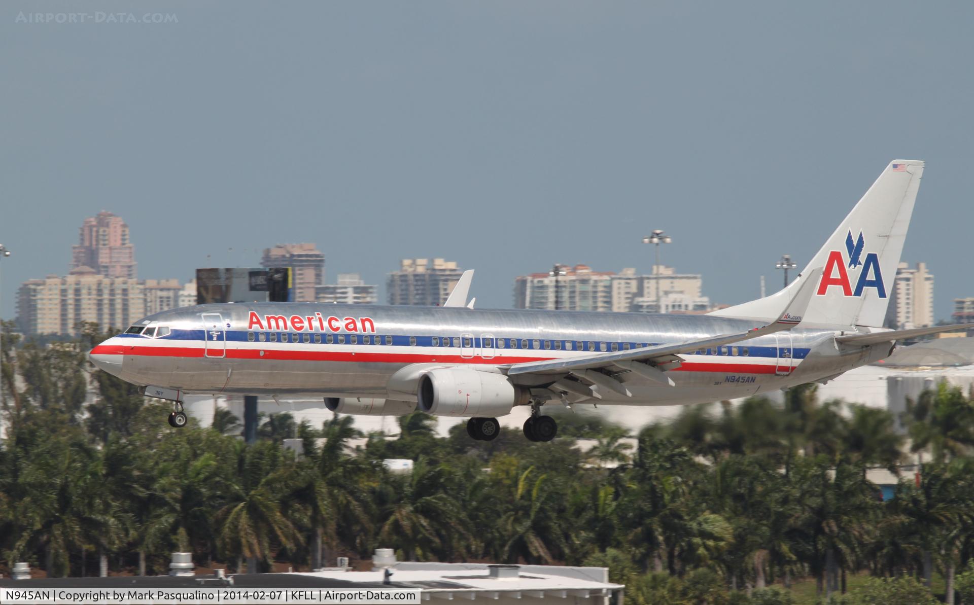 N945AN, 2000 Boeing 737-823 C/N 30085, Boeing 737-800
