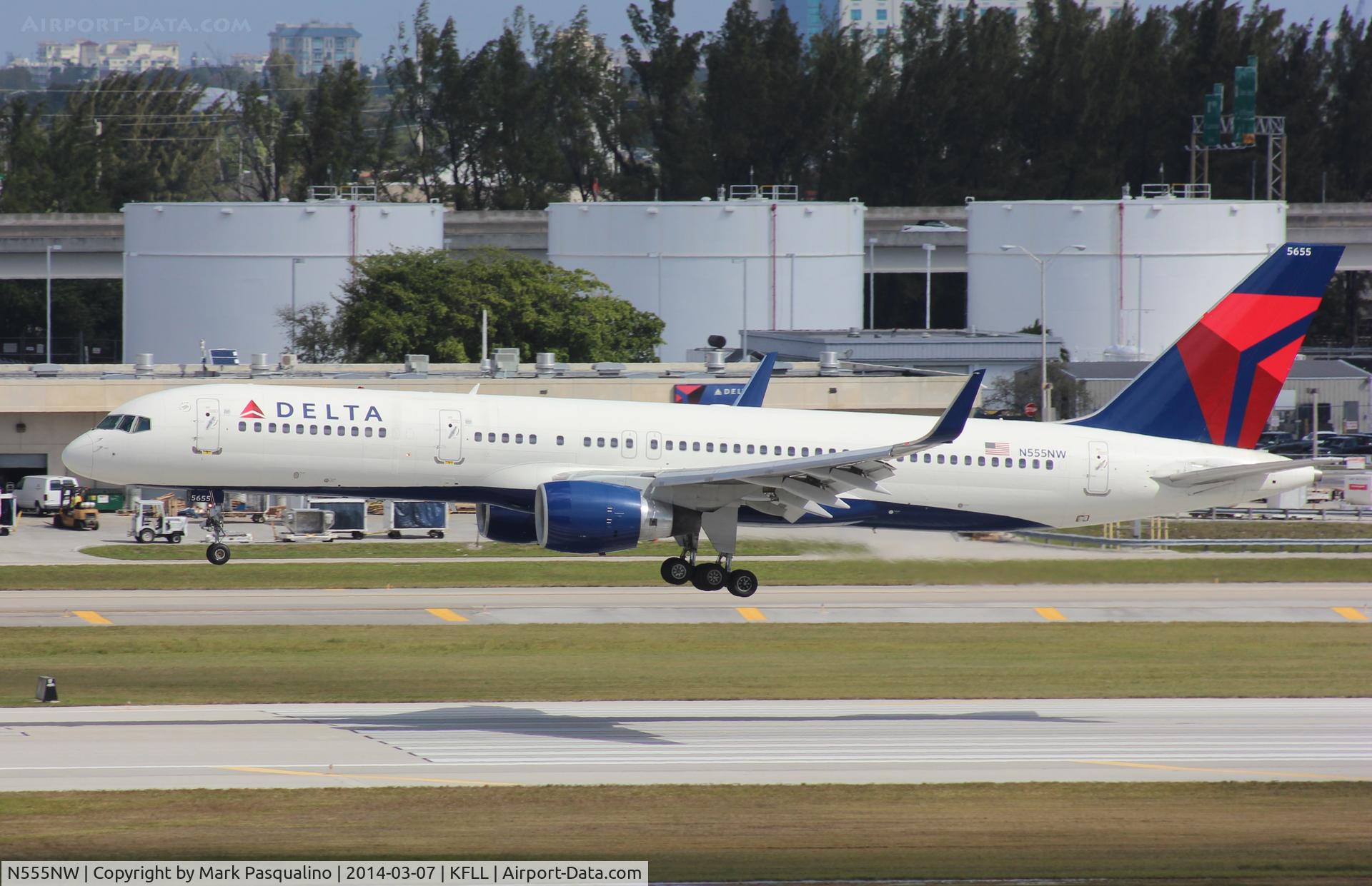 N555NW, 2002 Boeing 757-251 C/N 33391, Boeing 757-200