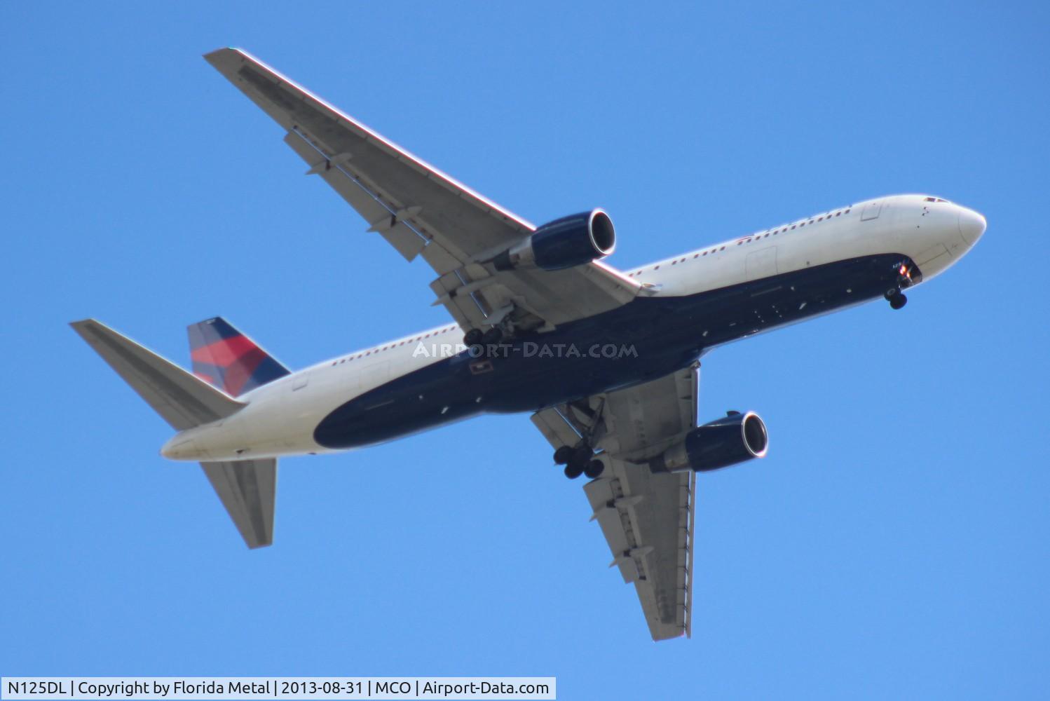 N125DL, 1988 Boeing 767-332 C/N 24075, Delta 767-300