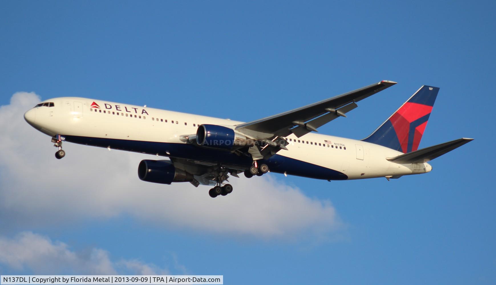 N137DL, 1991 Boeing 767-332 C/N 25306, Delta 767-300