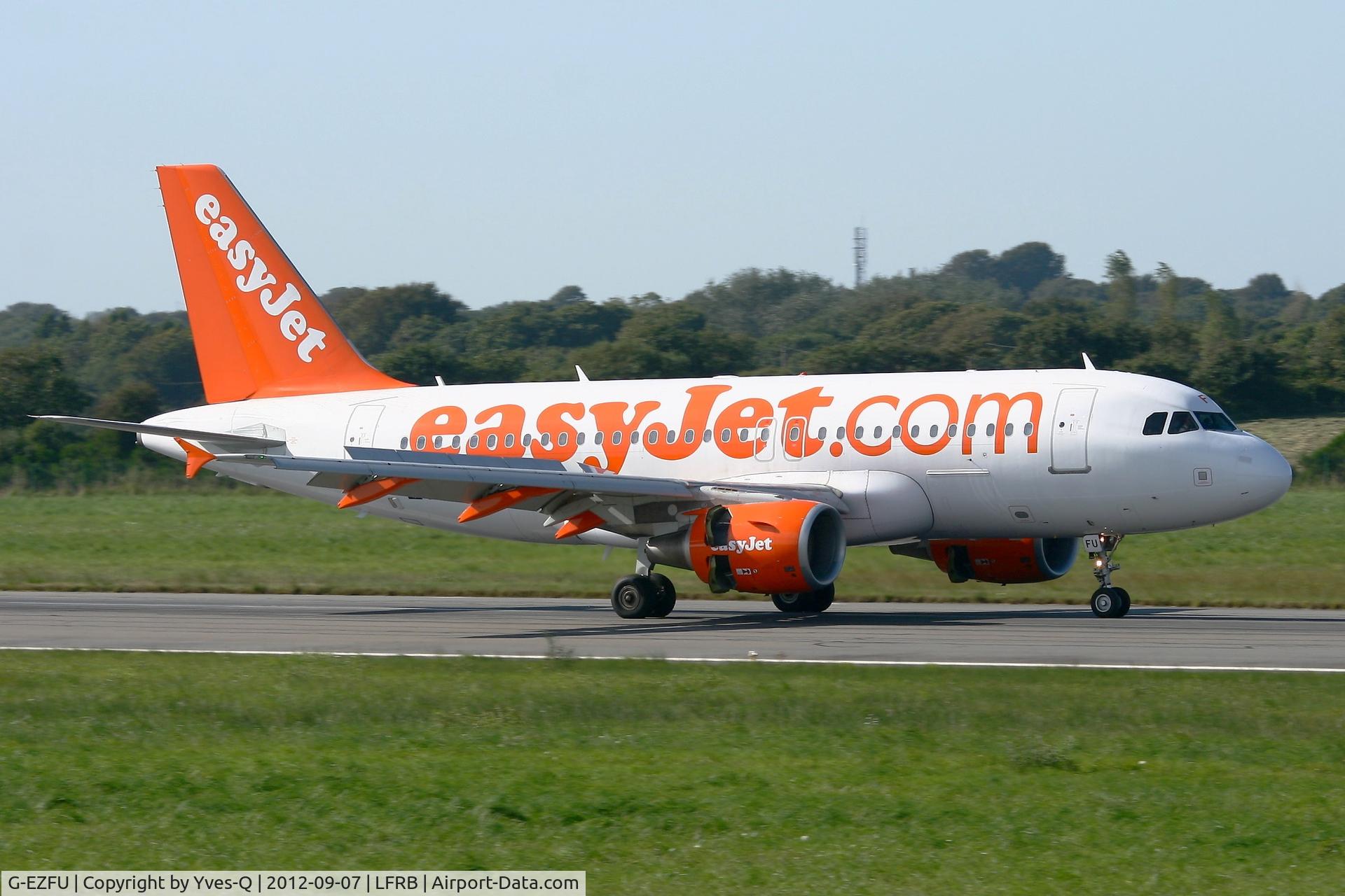 G-EZFU, 2010 Airbus A319-111 C/N 4313, Airbus A319-111, Max reverse thrust landing rwy 07R, Brest-Guipavas Airport (LFRB-BES)