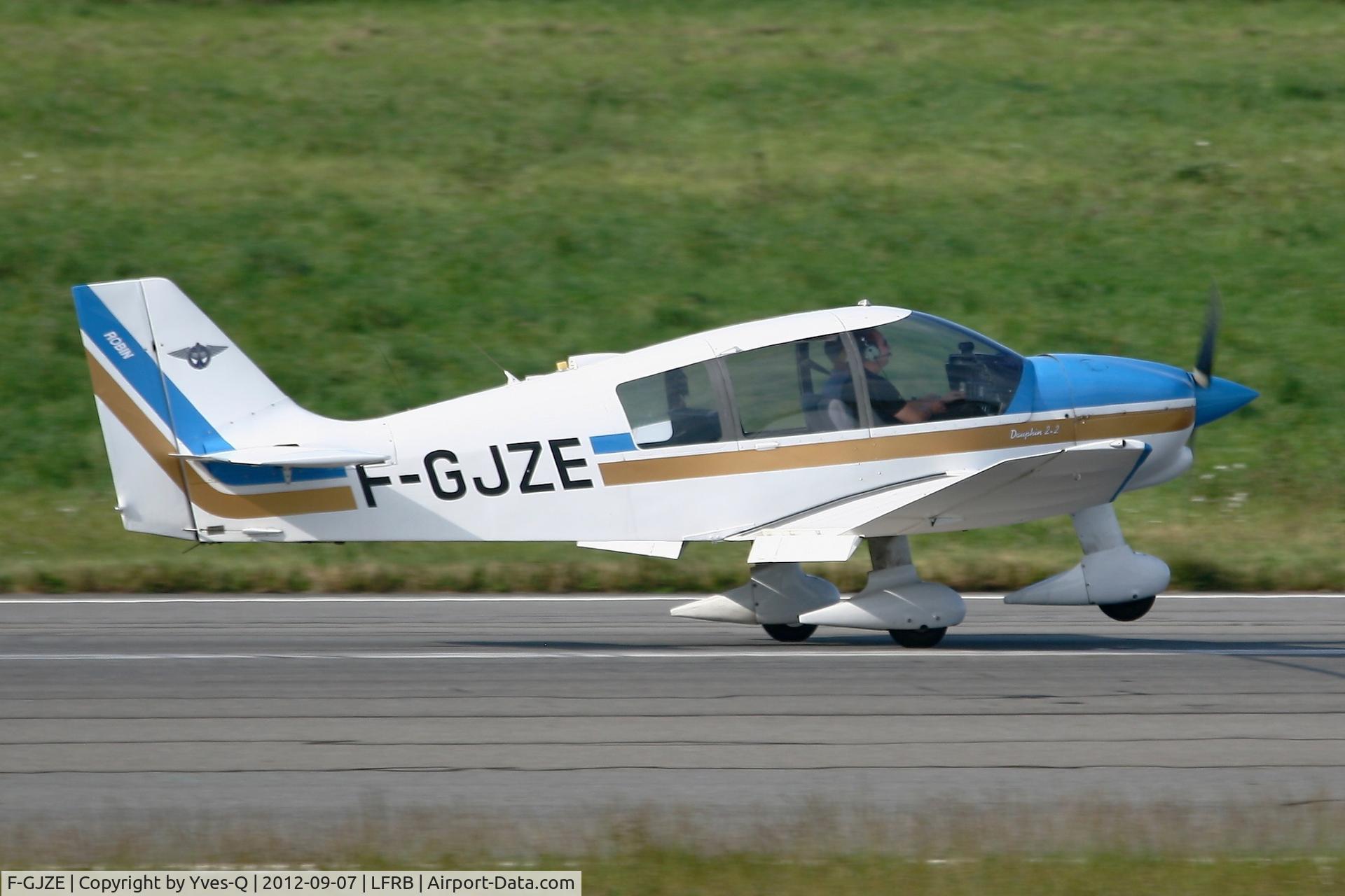 F-GJZE, Robin DR-400-120 Petit Prince C/N 2005, Robin DR-400-120, Landing rwy 07R, Brest-Bretagne Airport (LFRB-BES)