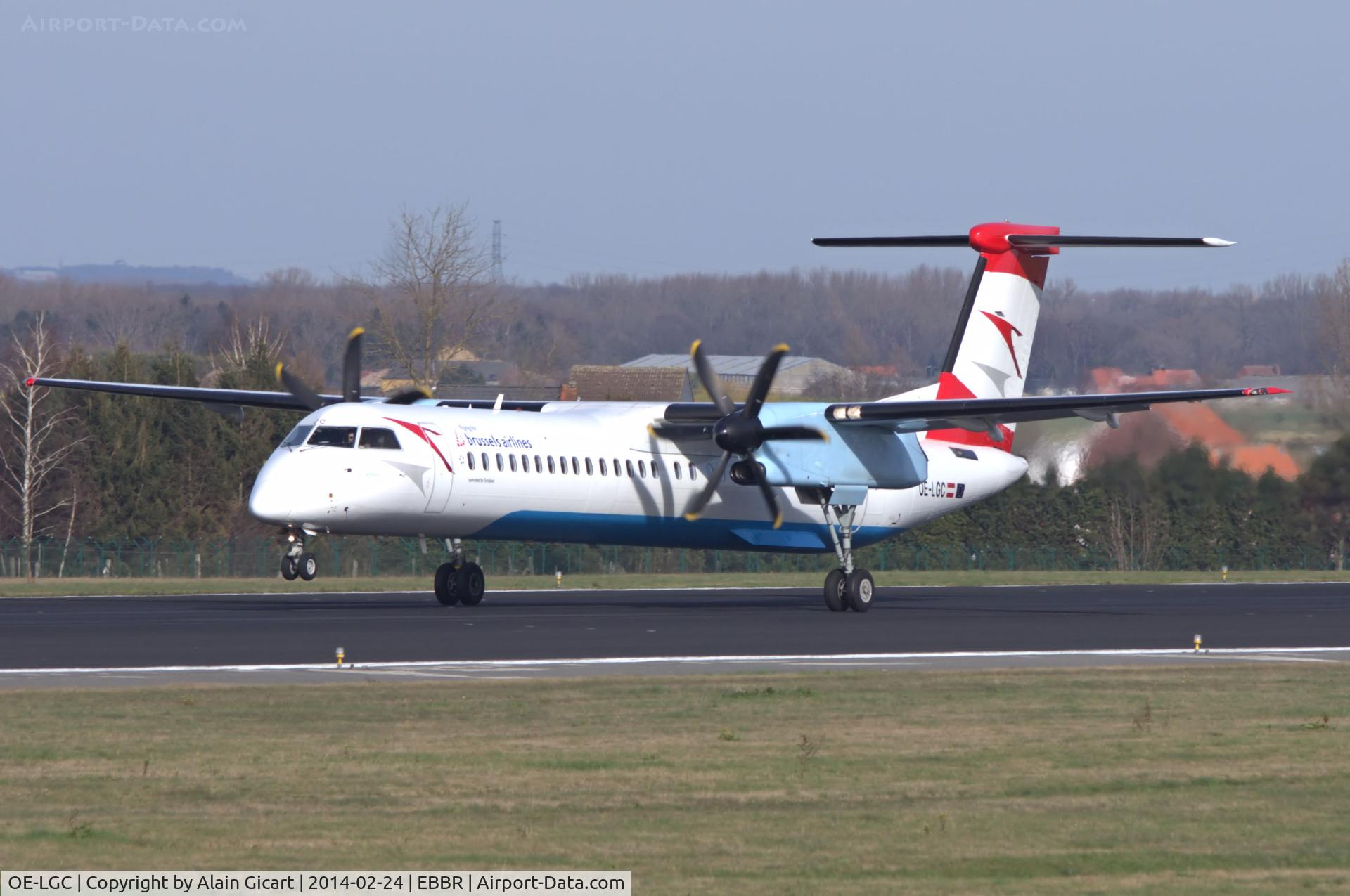 OE-LGC, 2000 De Havilland Canada DHC-8-402Q Dash 8 C/N 4026, Landing