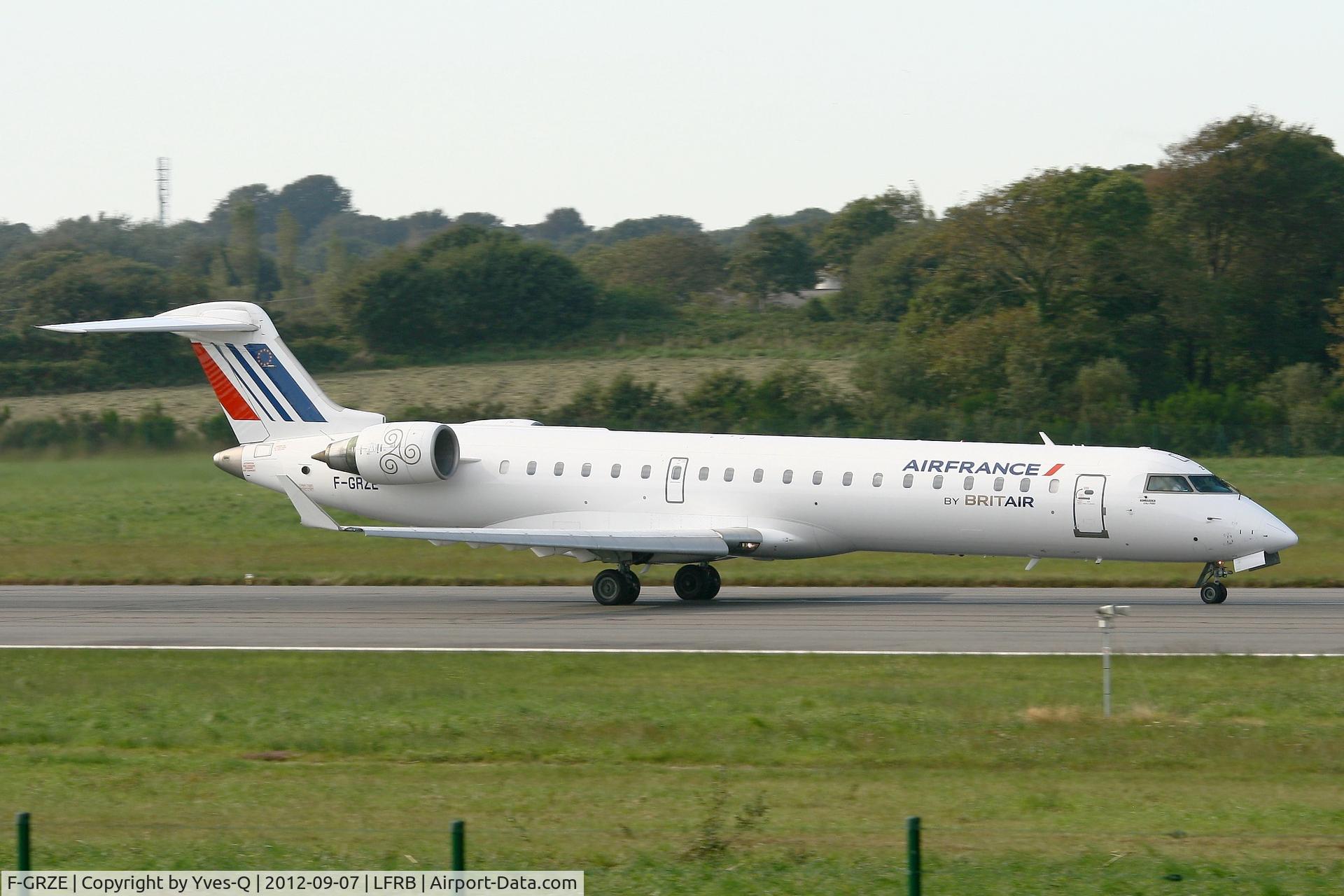 F-GRZE, 2001 Canadair CRJ-702 (CL-600-2C10) Regional Jet C/N 10032, Canadair Regional Jet CRJ-702, Take off rwy 07R, Brest-Guipavas Airport (LFRB-BES)