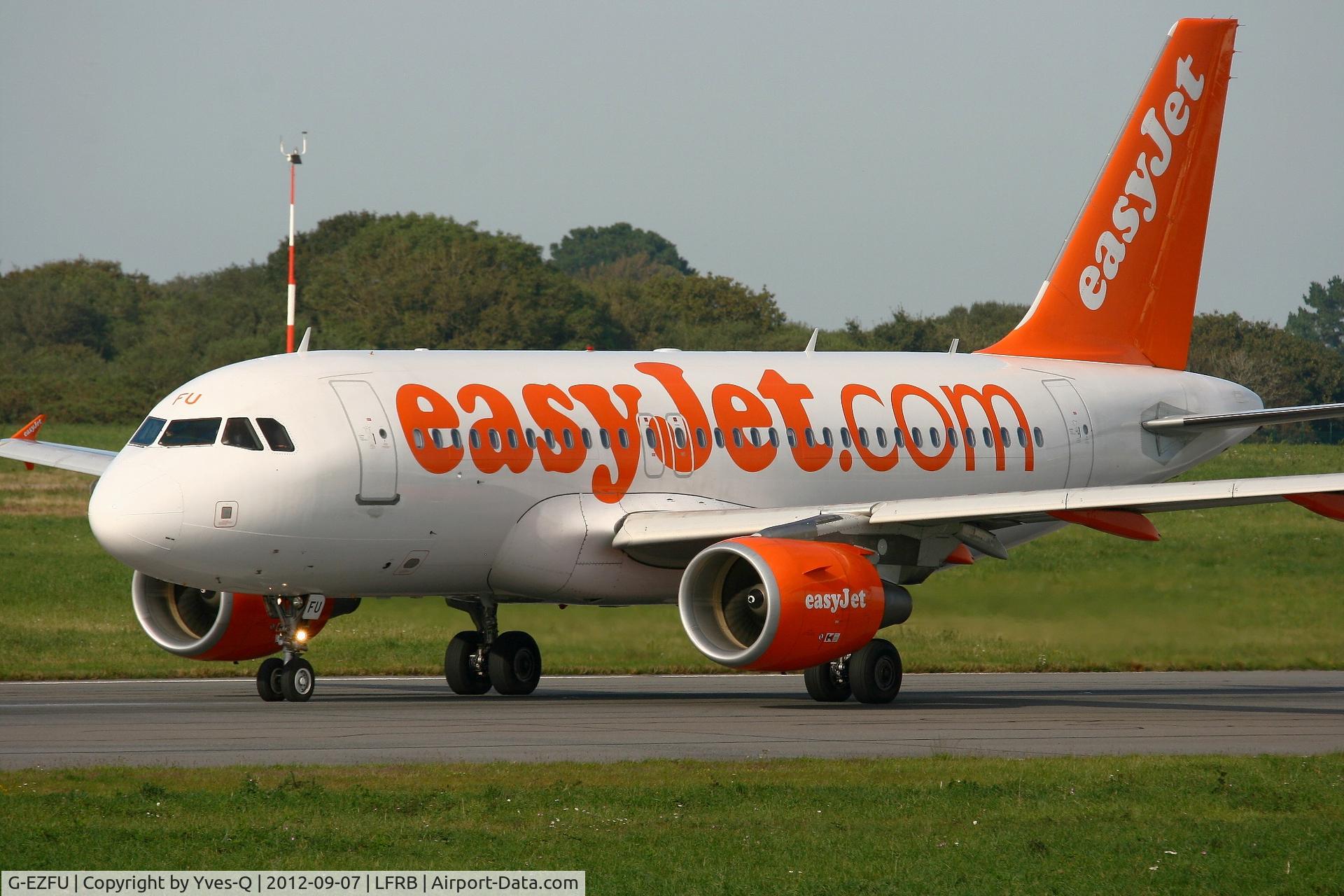 G-EZFU, 2010 Airbus A319-111 C/N 4313, Airbus A319-111, Taxiing to holding point rwy 07R, Brest-Guipavas Airport (LFRB-BES)