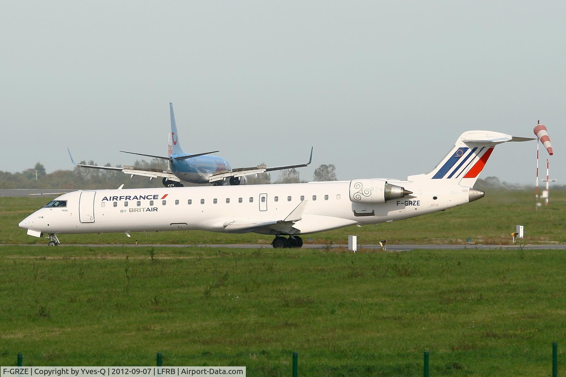 F-GRZE, 2001 Canadair CRJ-702 (CL-600-2C10) Regional Jet C/N 10032, Canadair Regional Jet CRJ-702, Holding point, Brest-Guipavas Airport (LFRB-BES)