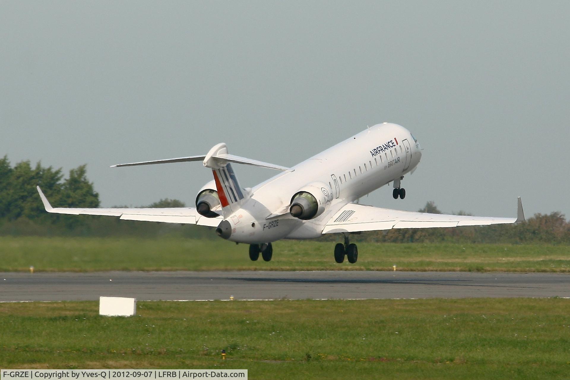 F-GRZE, 2001 Canadair CRJ-702 (CL-600-2C10) Regional Jet C/N 10032, Canadair Regional Jet CRJ-702, Take off rwy 07R, Brest-Guipavas Airport (LFRB-BES)