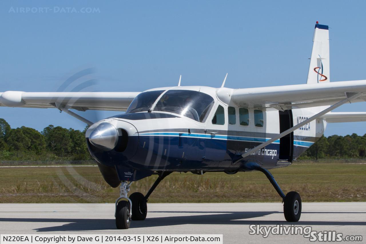N220EA, Cessna 208B C/N 208B0151, Taxiing in at Sebastian, FL