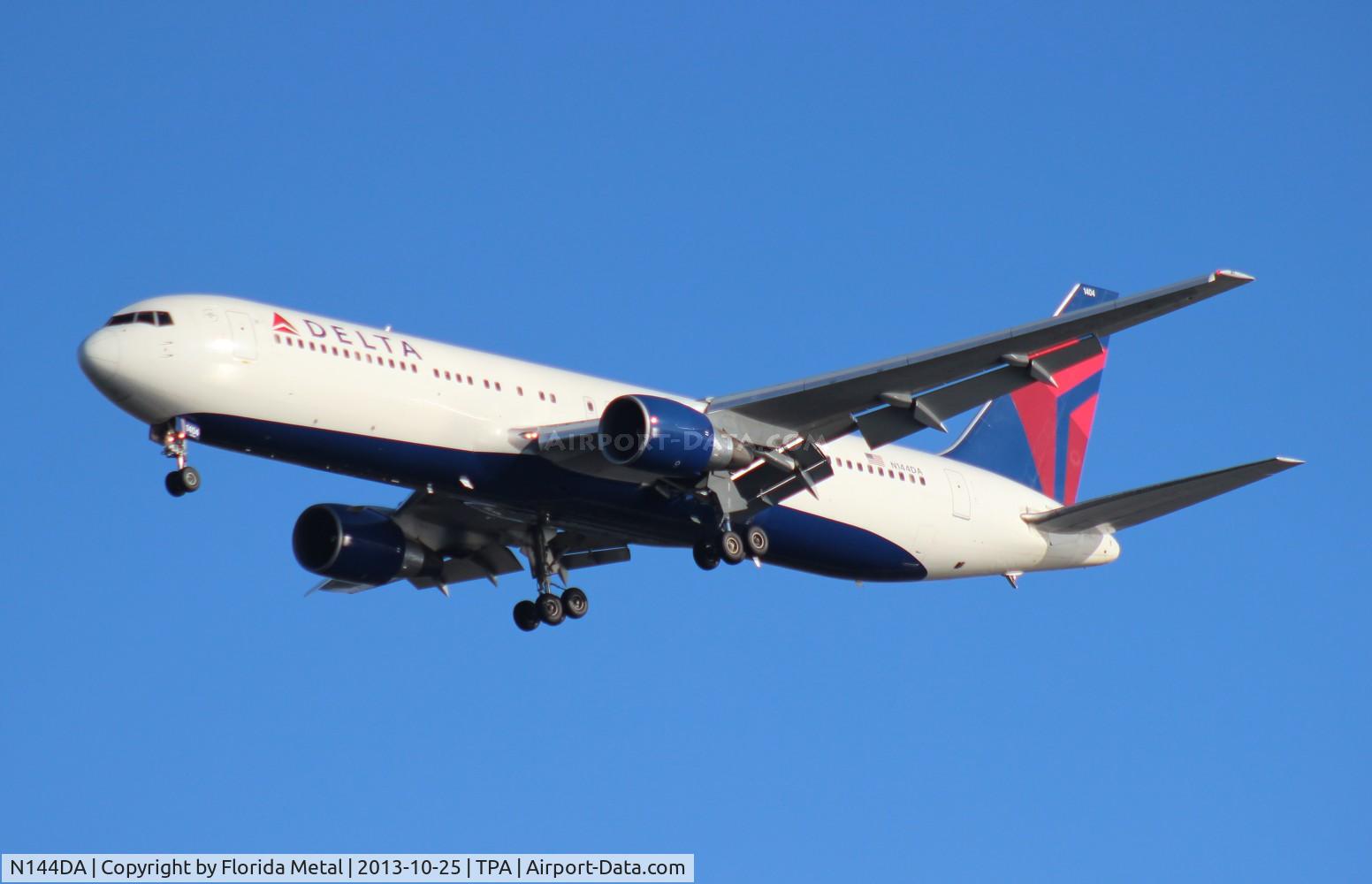 N144DA, 1999 Boeing 767-332 C/N 27584, Delta 767-300
