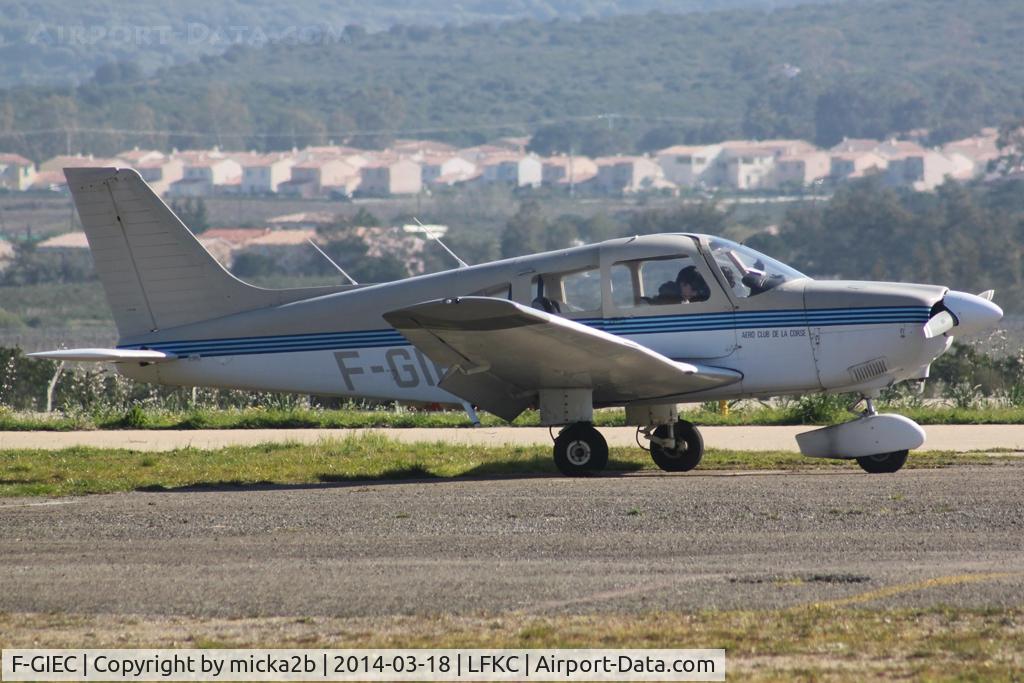 F-GIEC, Piper PA-28-181 Archer C/N 2890105, Parked
